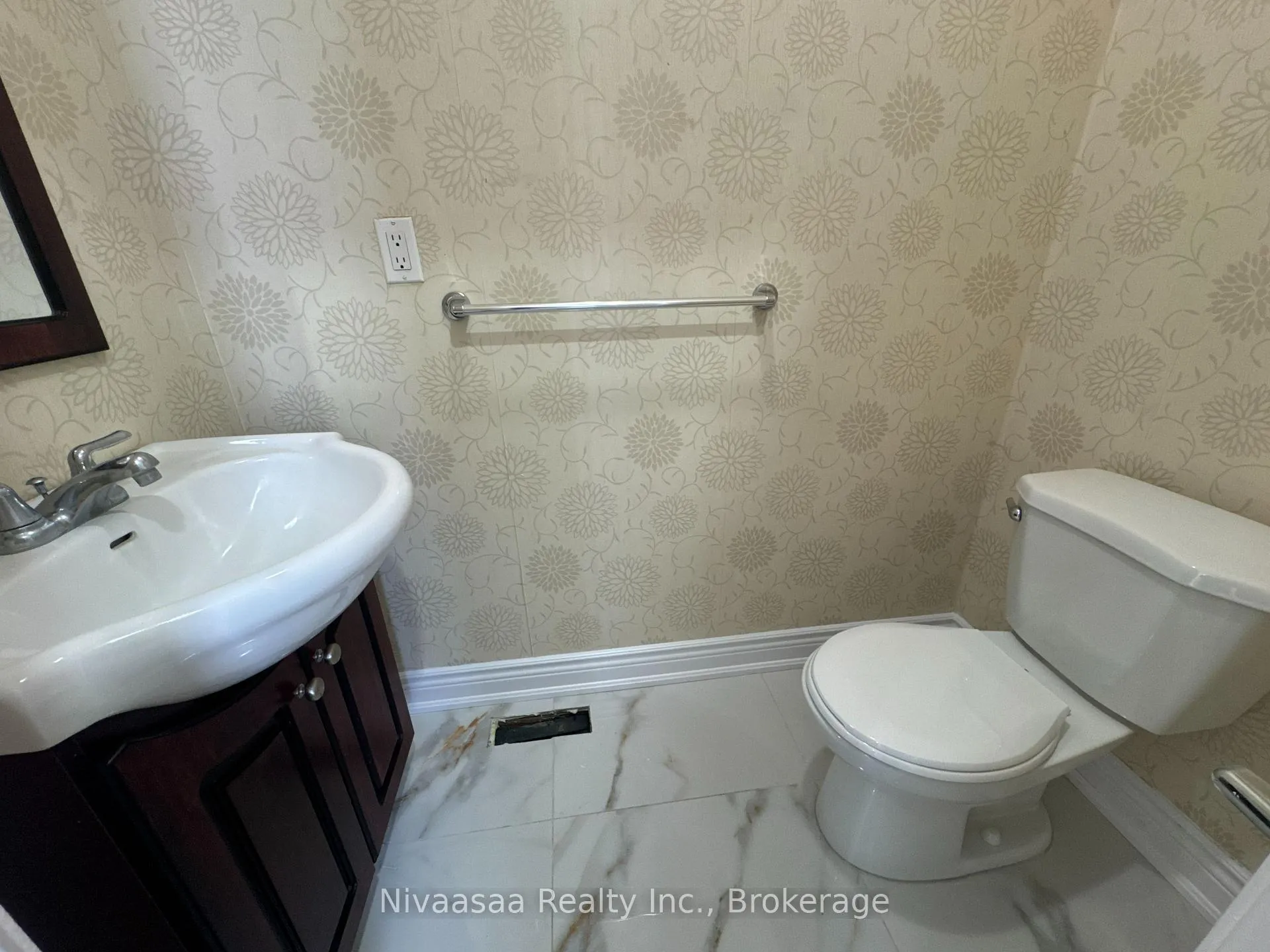 Photo 16 of 71 Pathfinder Crescent, Kitchener — HOMEH