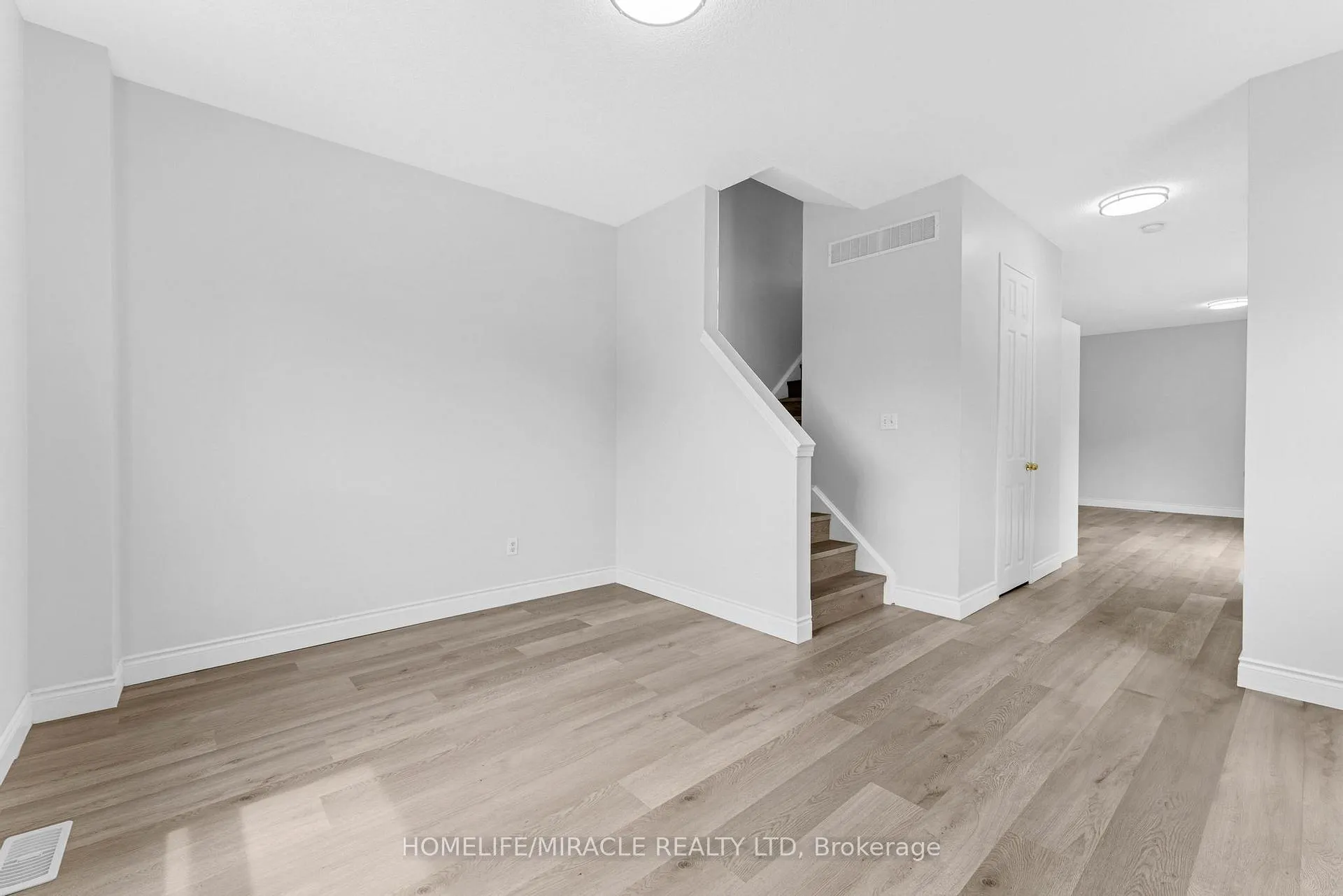 Photo 8 of 120 Jansen Avenue, Kitchener — HOMEH