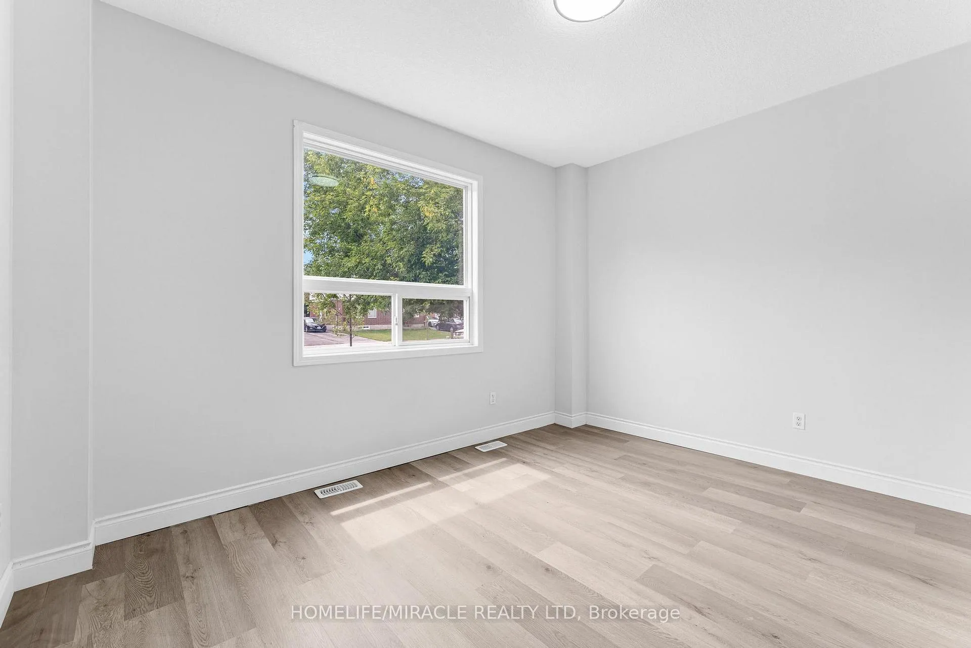 Photo 9 of 120 Jansen Avenue, Kitchener — HOMEH
