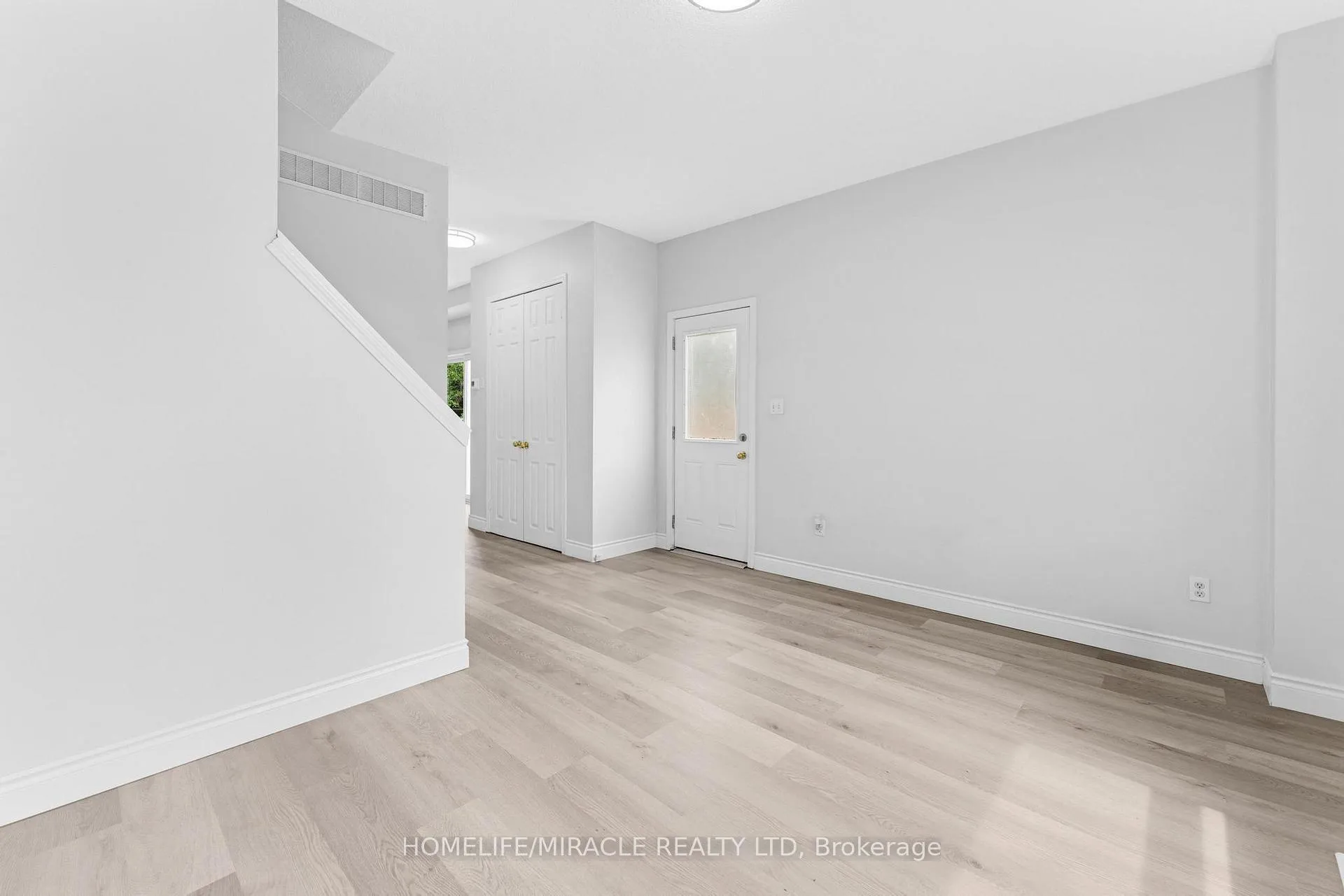 Photo 10 of 120 Jansen Avenue, Kitchener — HOMEH