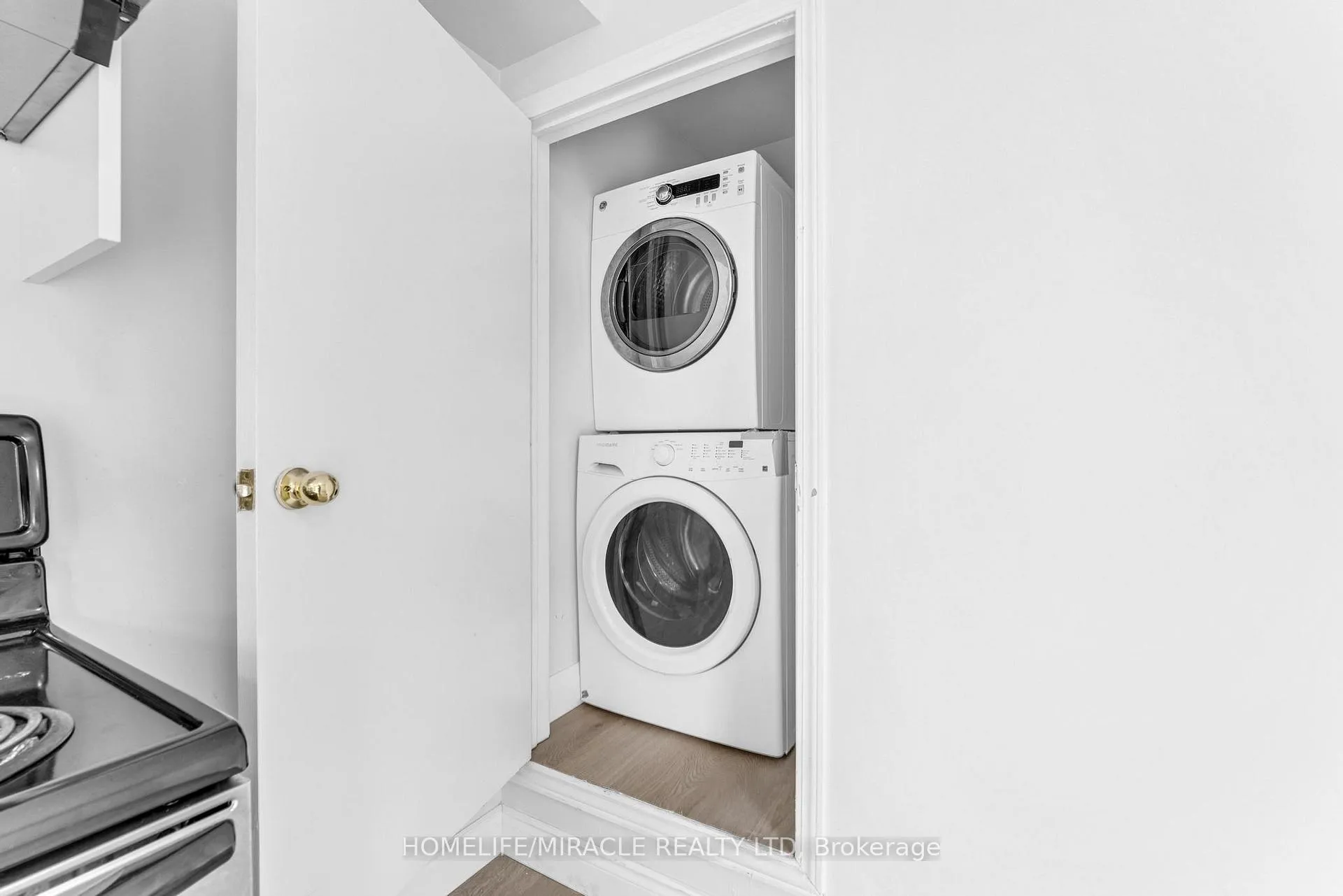 Photo 16 of 120 Jansen Avenue, Kitchener — HOMEH