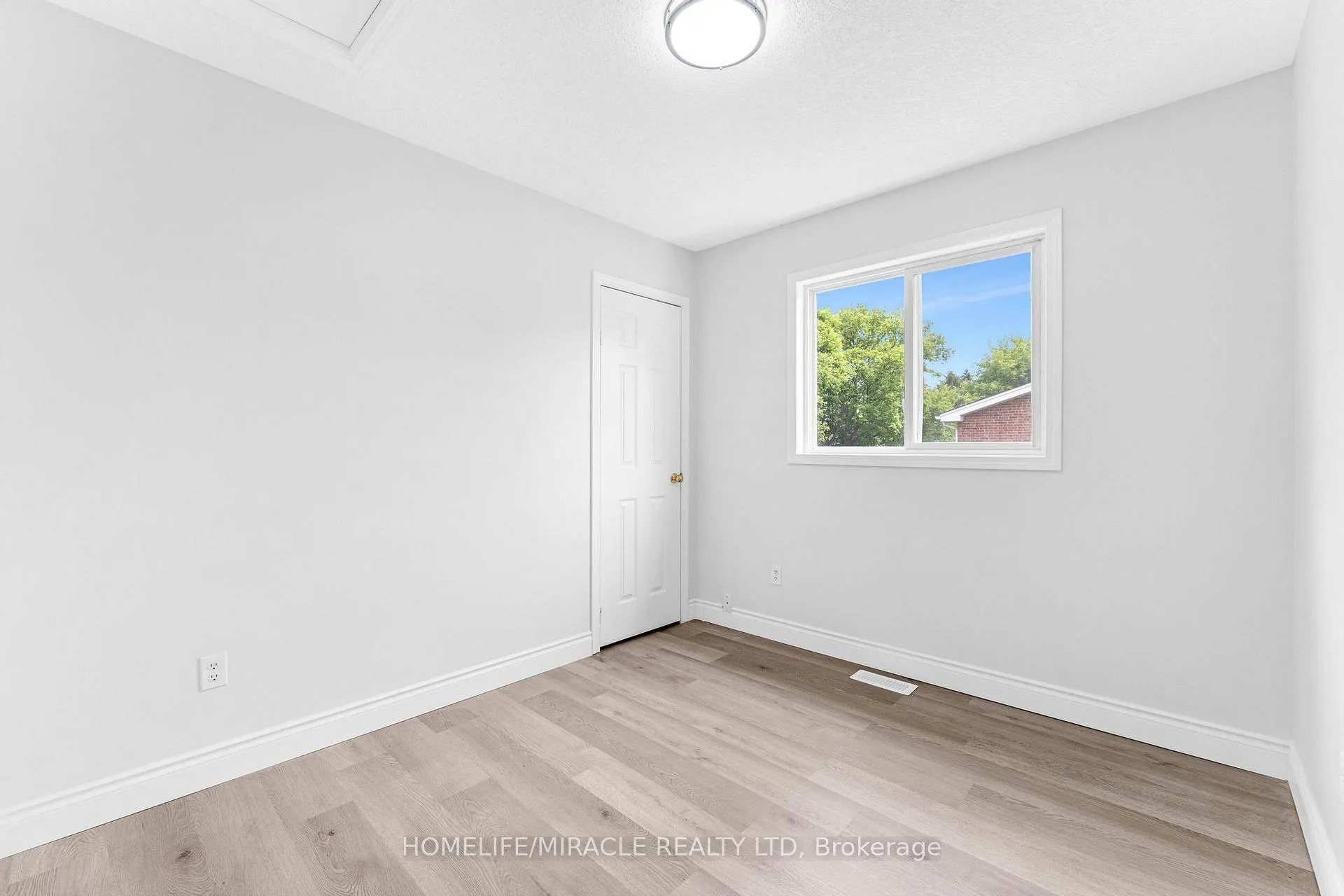 Photo 17 of 120 Jansen Avenue, Kitchener — HOMEH