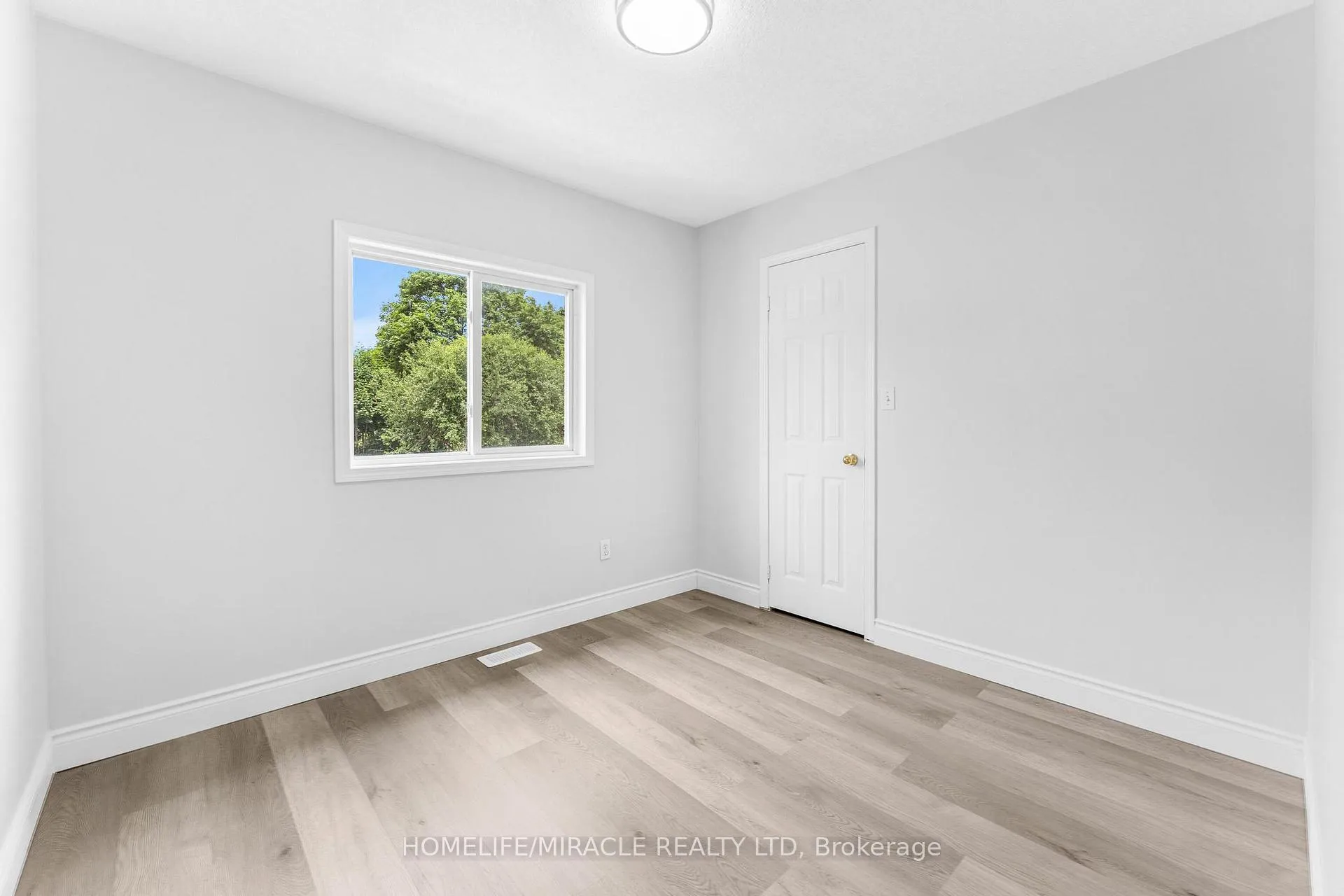 Photo 18 of 120 Jansen Avenue, Kitchener — HOMEH