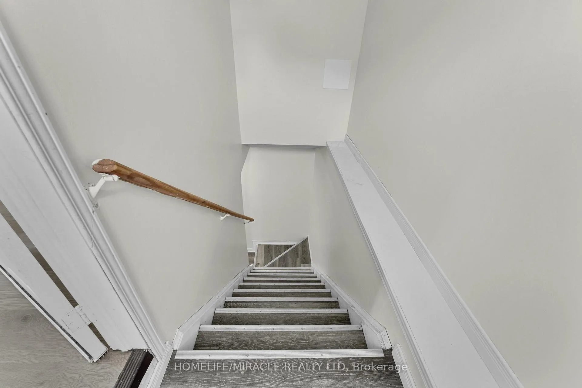 Photo 25 of 120 Jansen Avenue, Kitchener — HOMEH