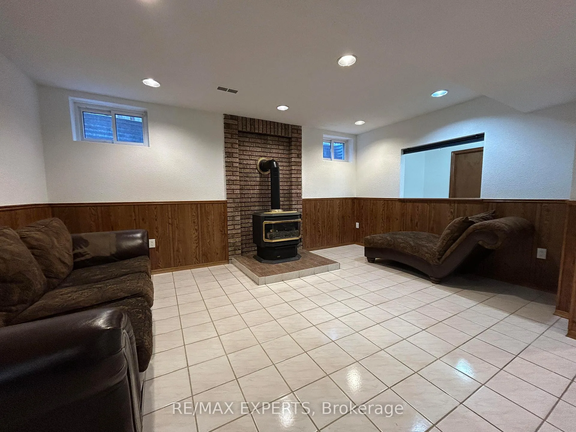Photo 1 of Unit Lower, 206 Helen Street, Vaughan, East Woodbridge — HOMEH
