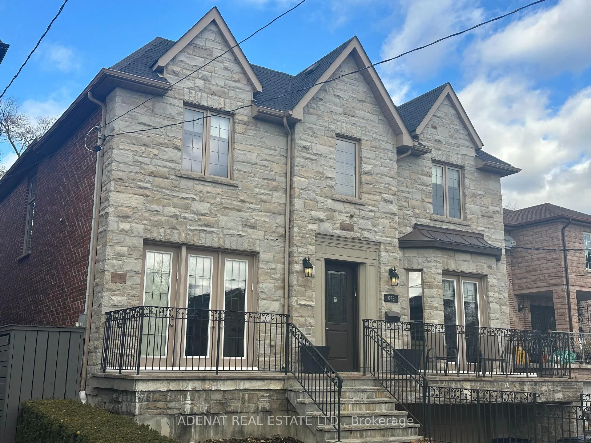 Photo 2 of 622 Coldstrem Avenue N, Toronto, Englemount-Lawrence — HOMEH