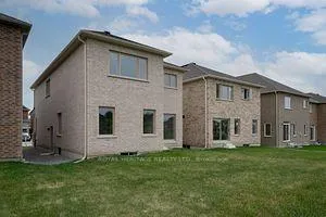 Photo 2 of 44 St Augustine Drive, Whitby, Brooklin — HOMEH