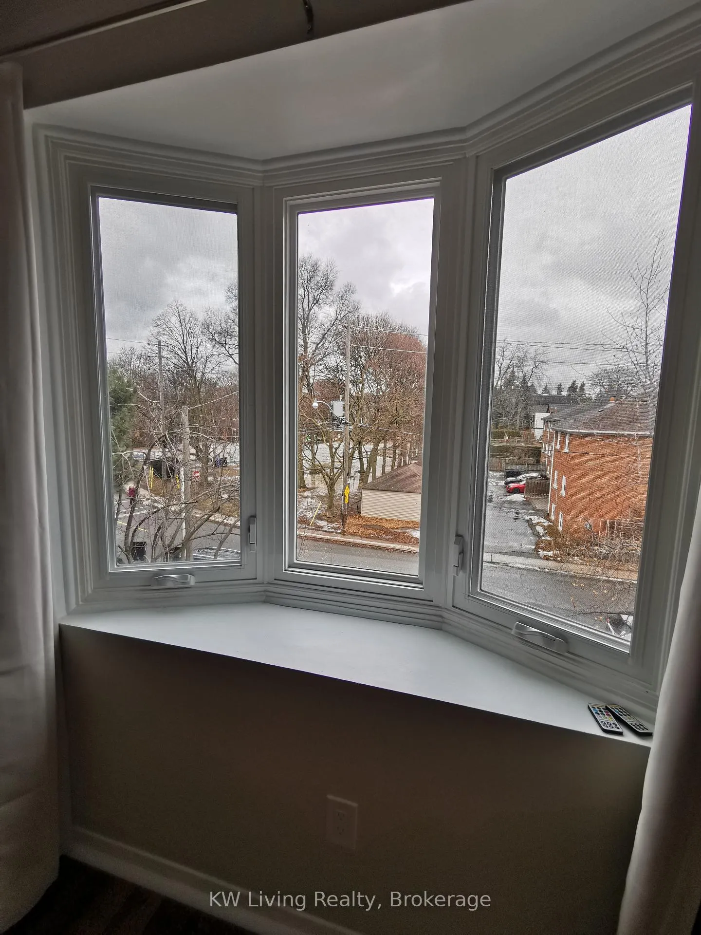 Photo 3 of 583 Roehampton Avenue, Toronto, Mount Pleasant East — HOMEH