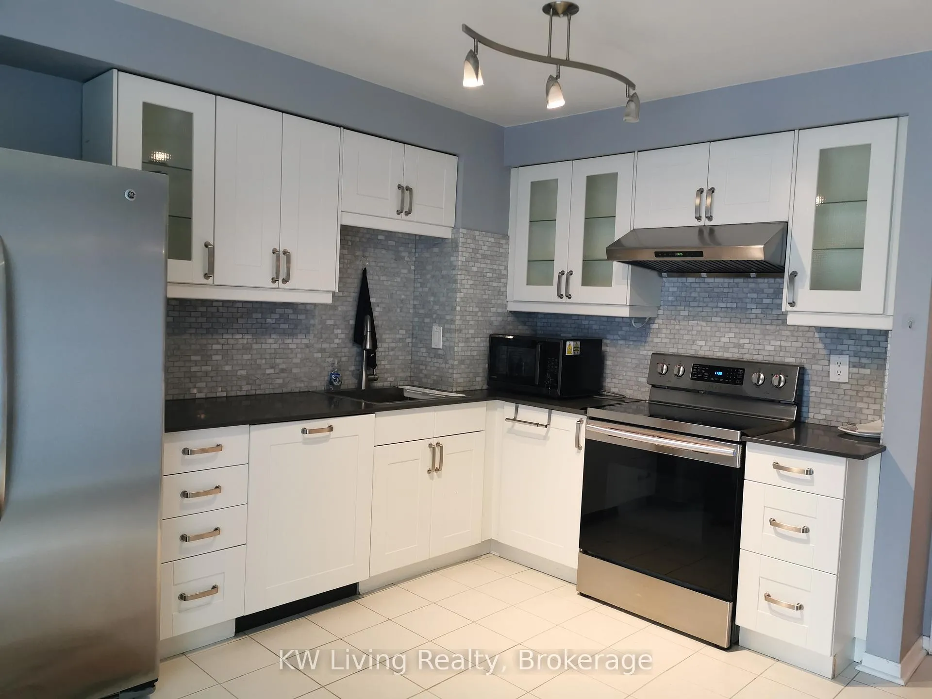 Photo 5 of 583 Roehampton Avenue, Toronto, Mount Pleasant East — HOMEH