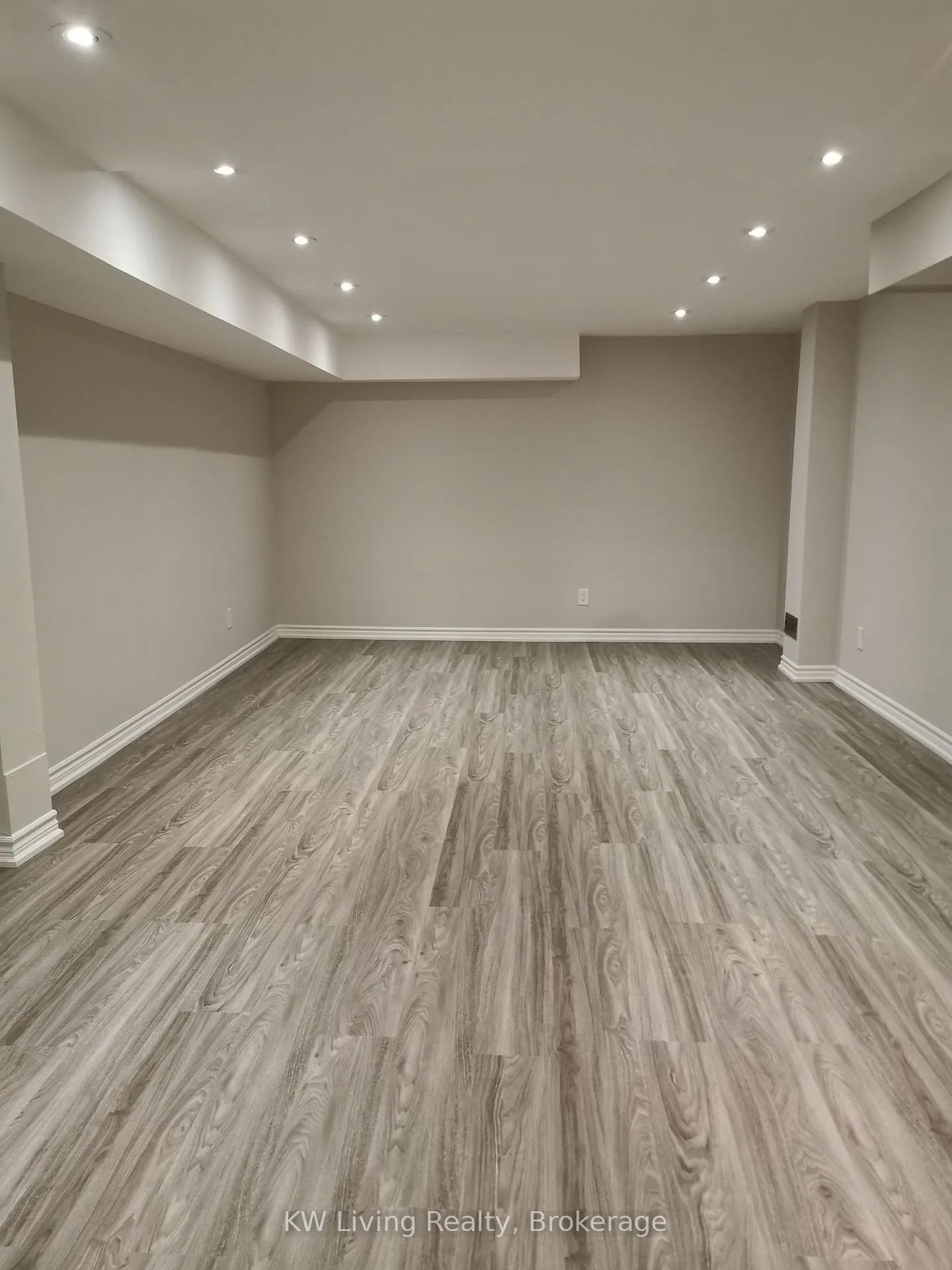Photo 10 of 583 Roehampton Avenue, Toronto, Mount Pleasant East — HOMEH