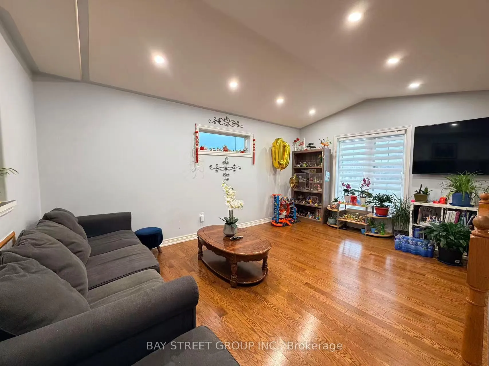 Photo 6 of 8483 Glavcic Drive, Niagara Falls, Forestview — HOMEH
