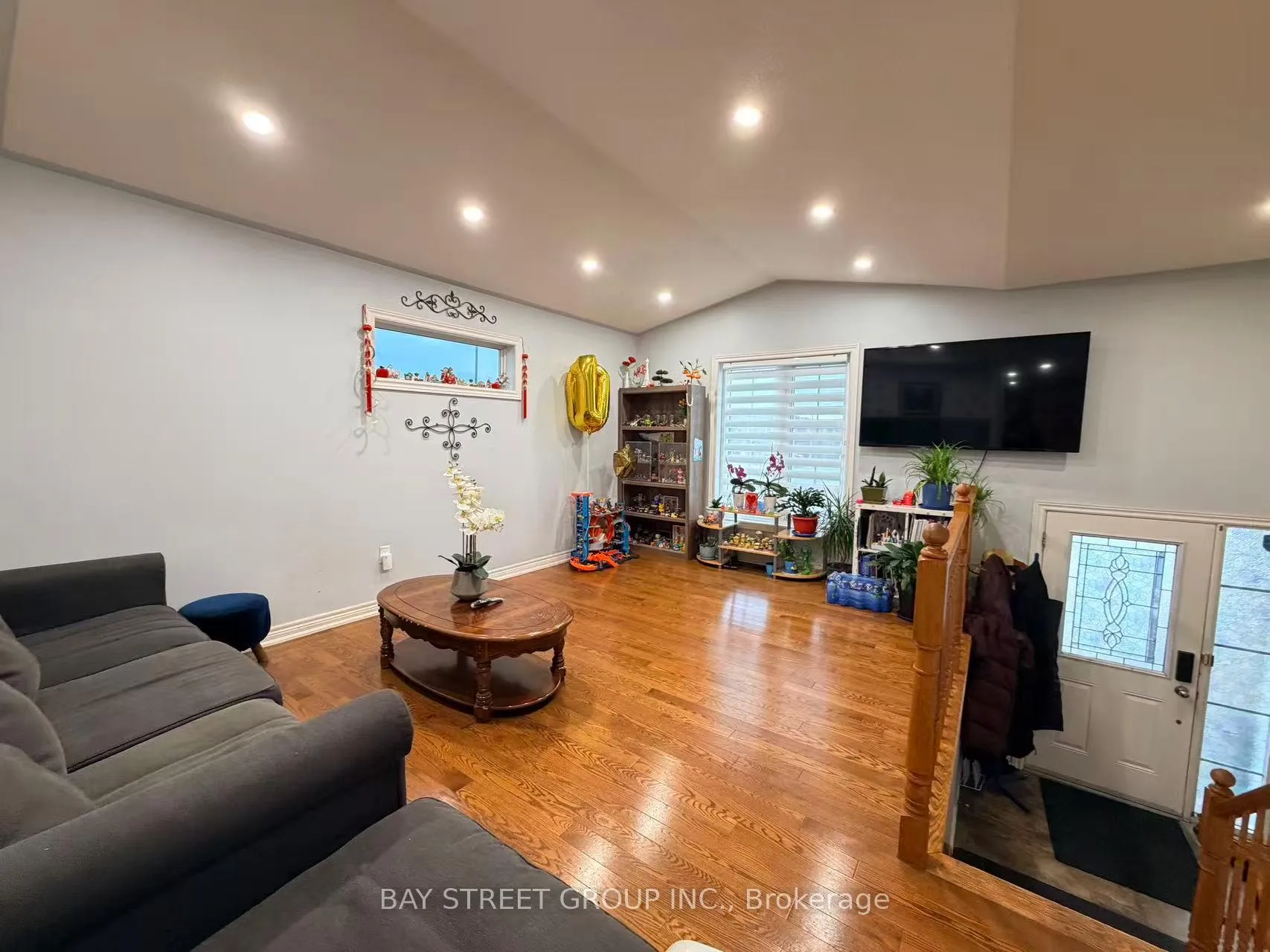 Photo 7 of 8483 Glavcic Drive, Niagara Falls, Forestview — HOMEH
