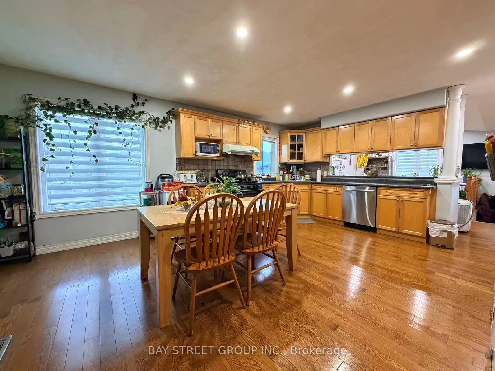 Photo 8 of 8483 Glavcic Drive, Niagara Falls, Forestview — HOMEH
