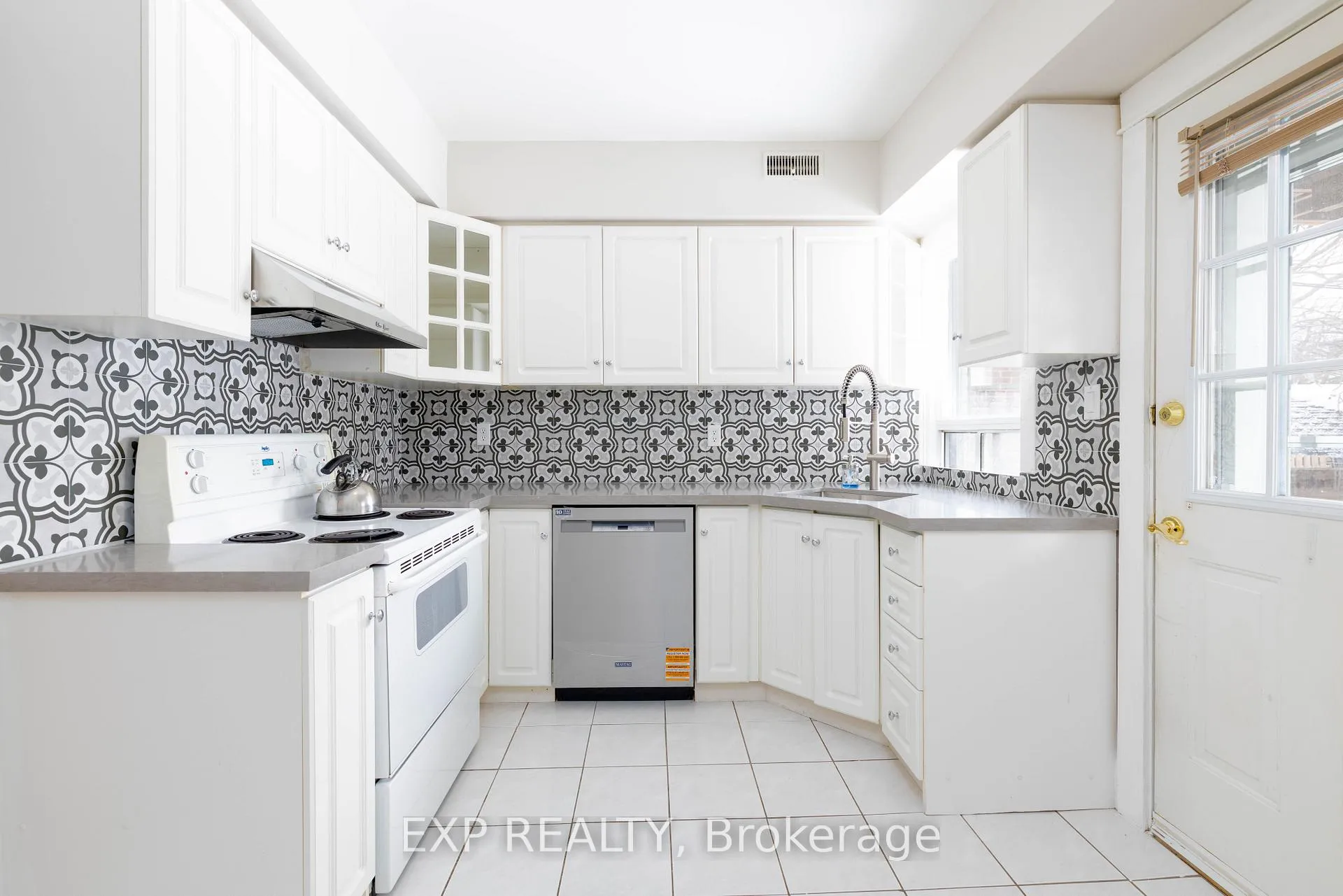 Photo 4 of 137 Bastedo Avenue, Toronto, Woodbine Corridor — HOMEH