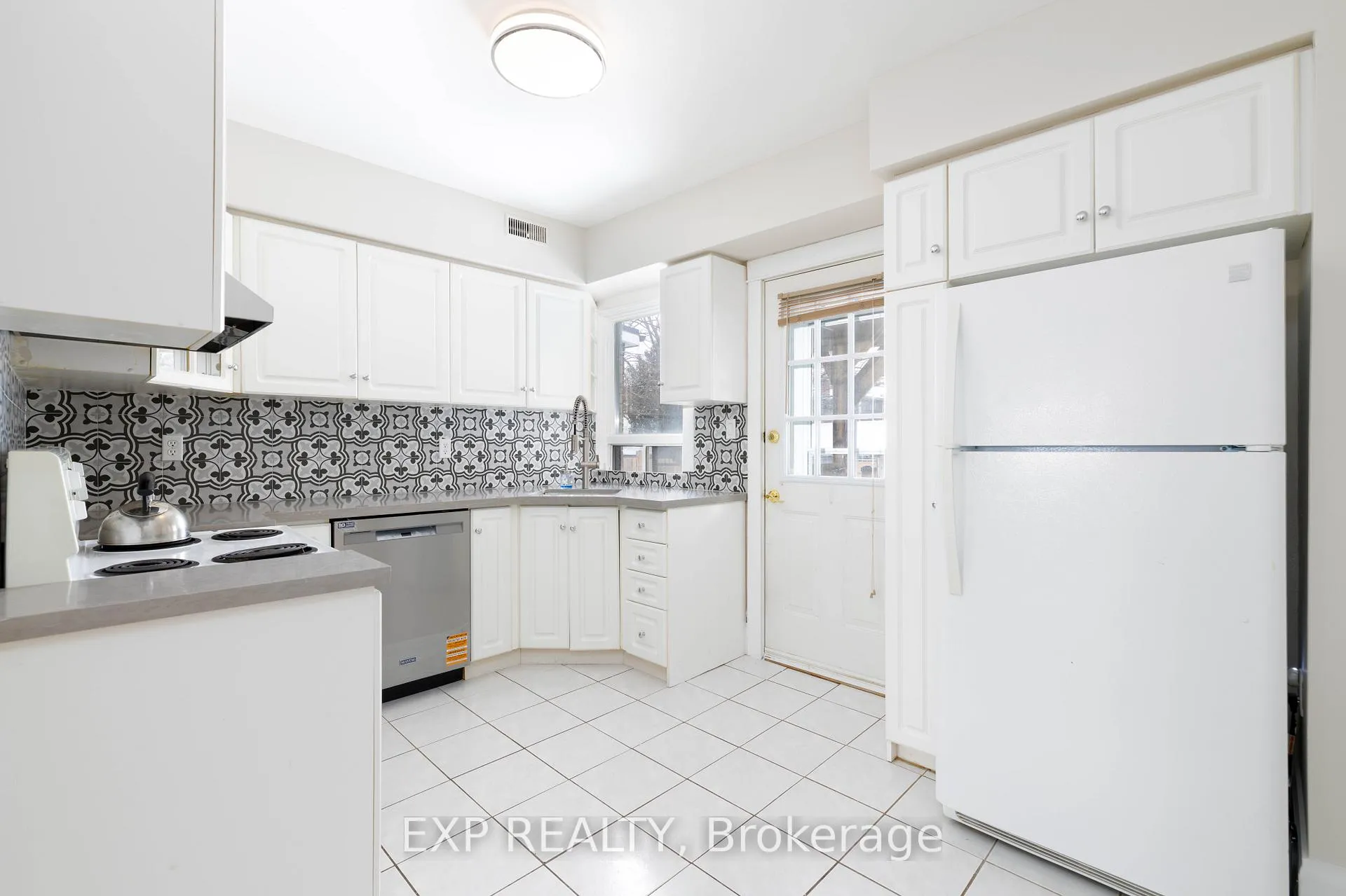 Photo 5 of 137 Bastedo Avenue, Toronto, Woodbine Corridor — HOMEH