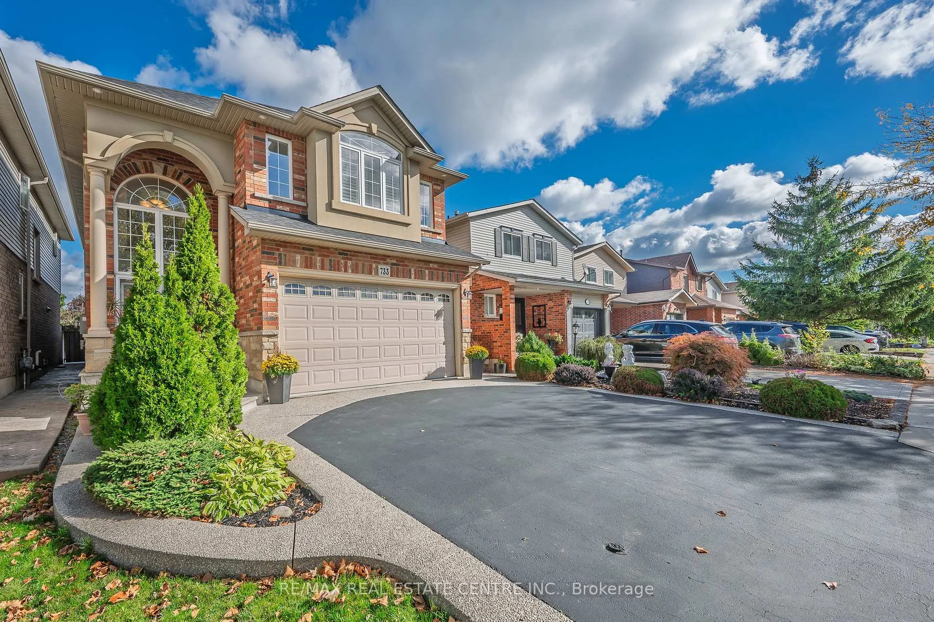 Photo 2 of 733 Stone Church Road E, Hamilton, Randall — HOMEH