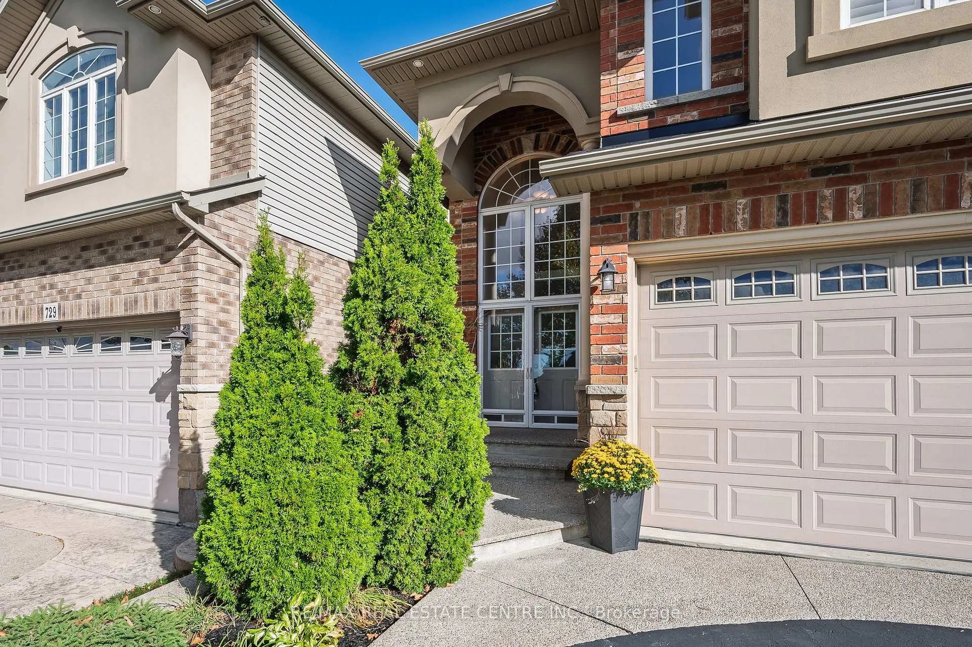 Photo 3 of 733 Stone Church Road E, Hamilton, Randall — HOMEH
