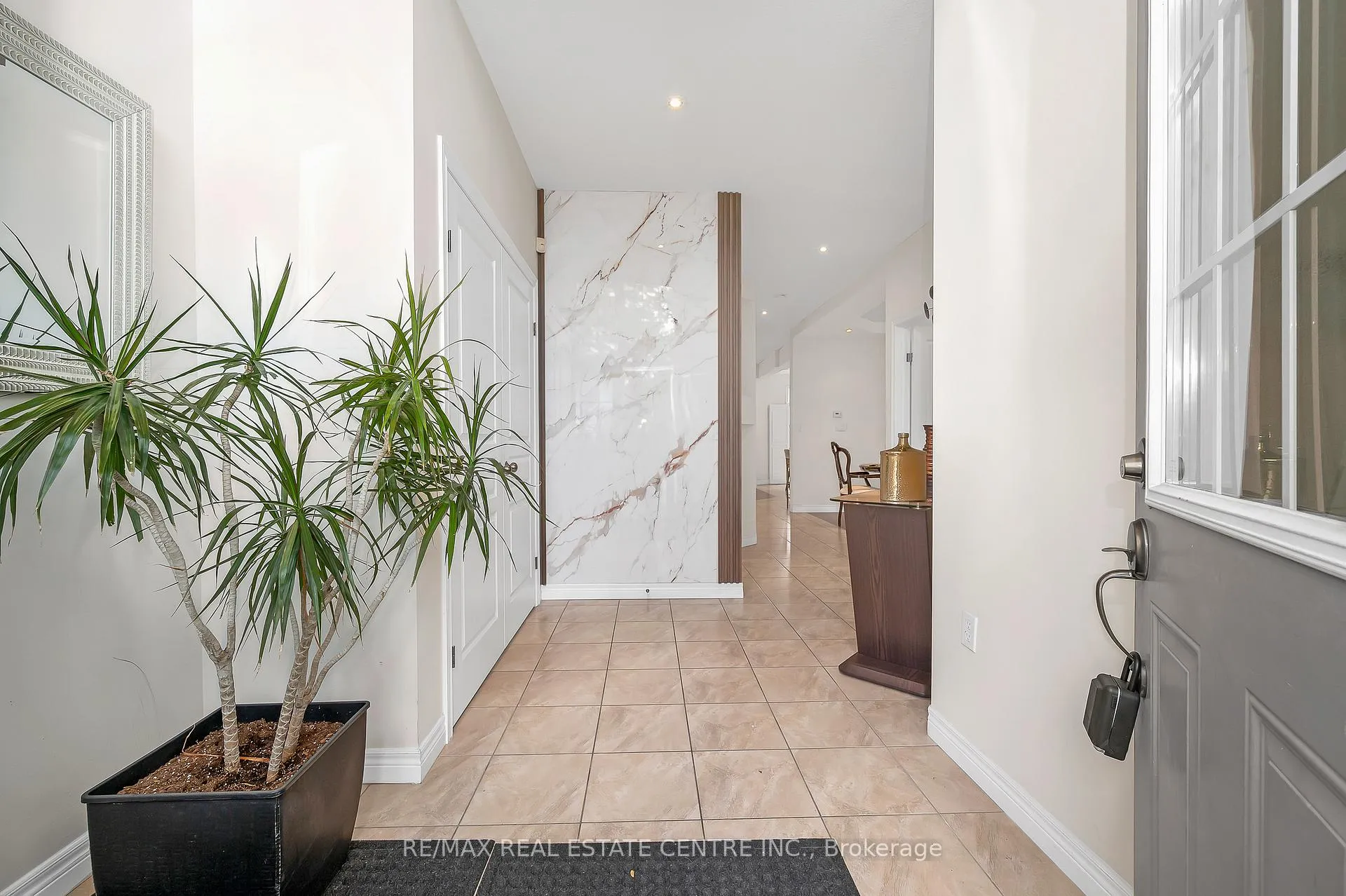 Photo 5 of 733 Stone Church Road E, Hamilton, Randall — HOMEH