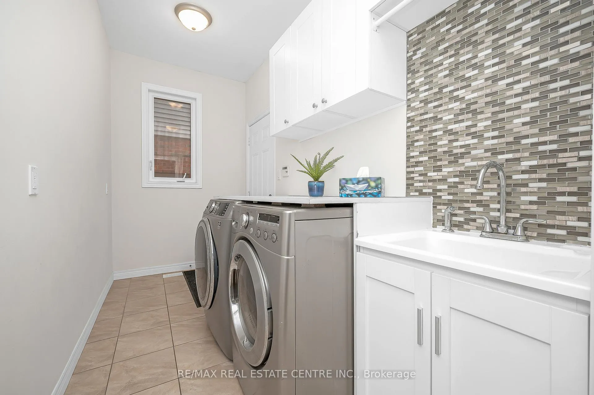 Photo 8 of 733 Stone Church Road E, Hamilton, Randall — HOMEH
