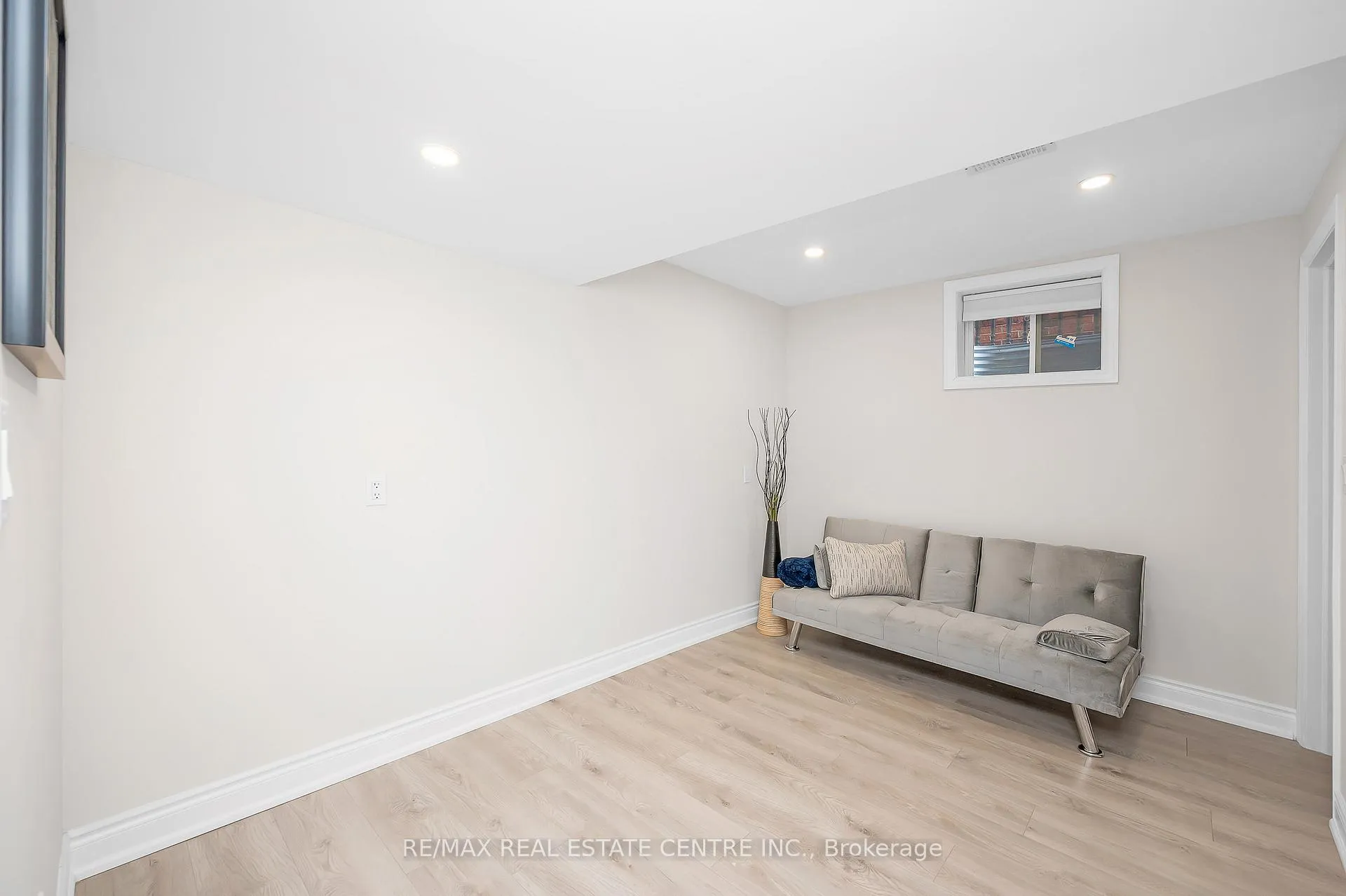 Photo 22 of 733 Stone Church Road E, Hamilton, Randall — HOMEH
