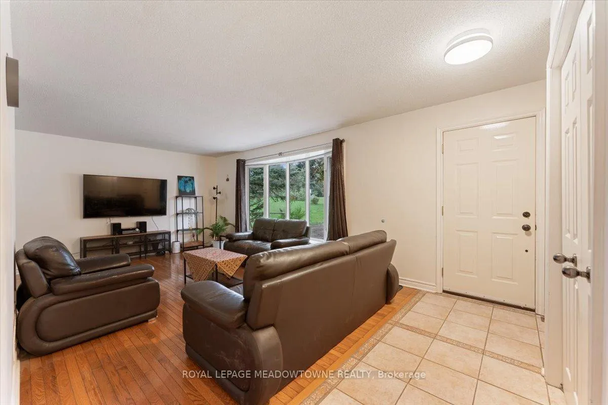 Photo 3 of 1263 Highway 5 W, Hamilton, Rural Flamborough — HOMEH