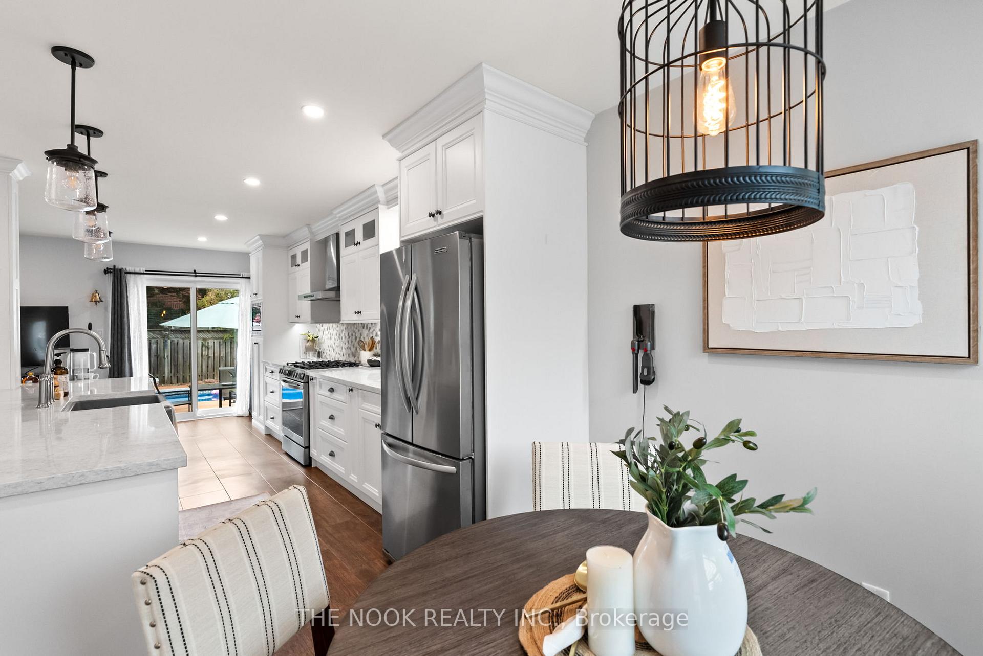 Photo 7 of 111 Avondale Drive, Clarington, Courtice — HOMEH