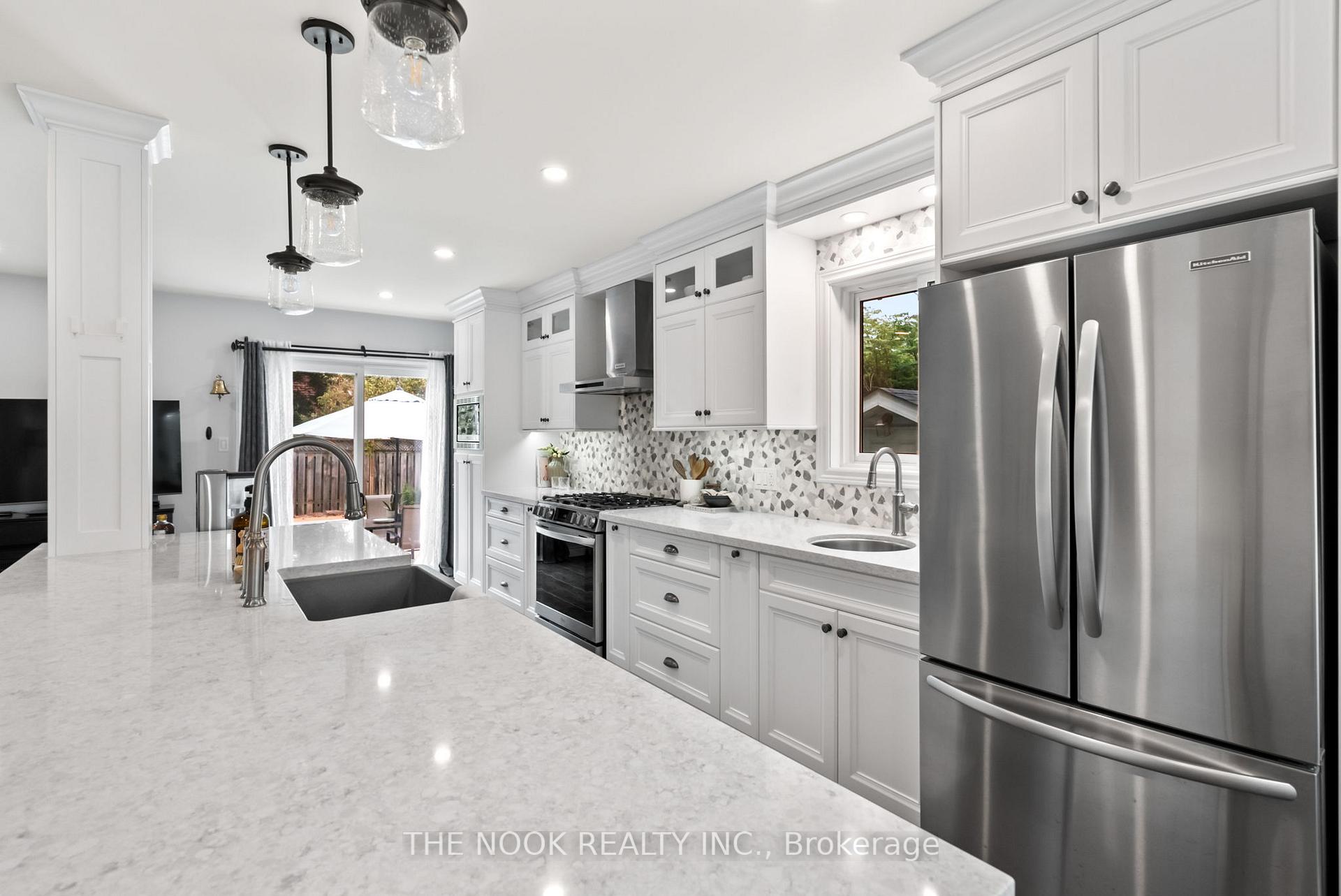 Photo 8 of 111 Avondale Drive, Clarington, Courtice — HOMEH