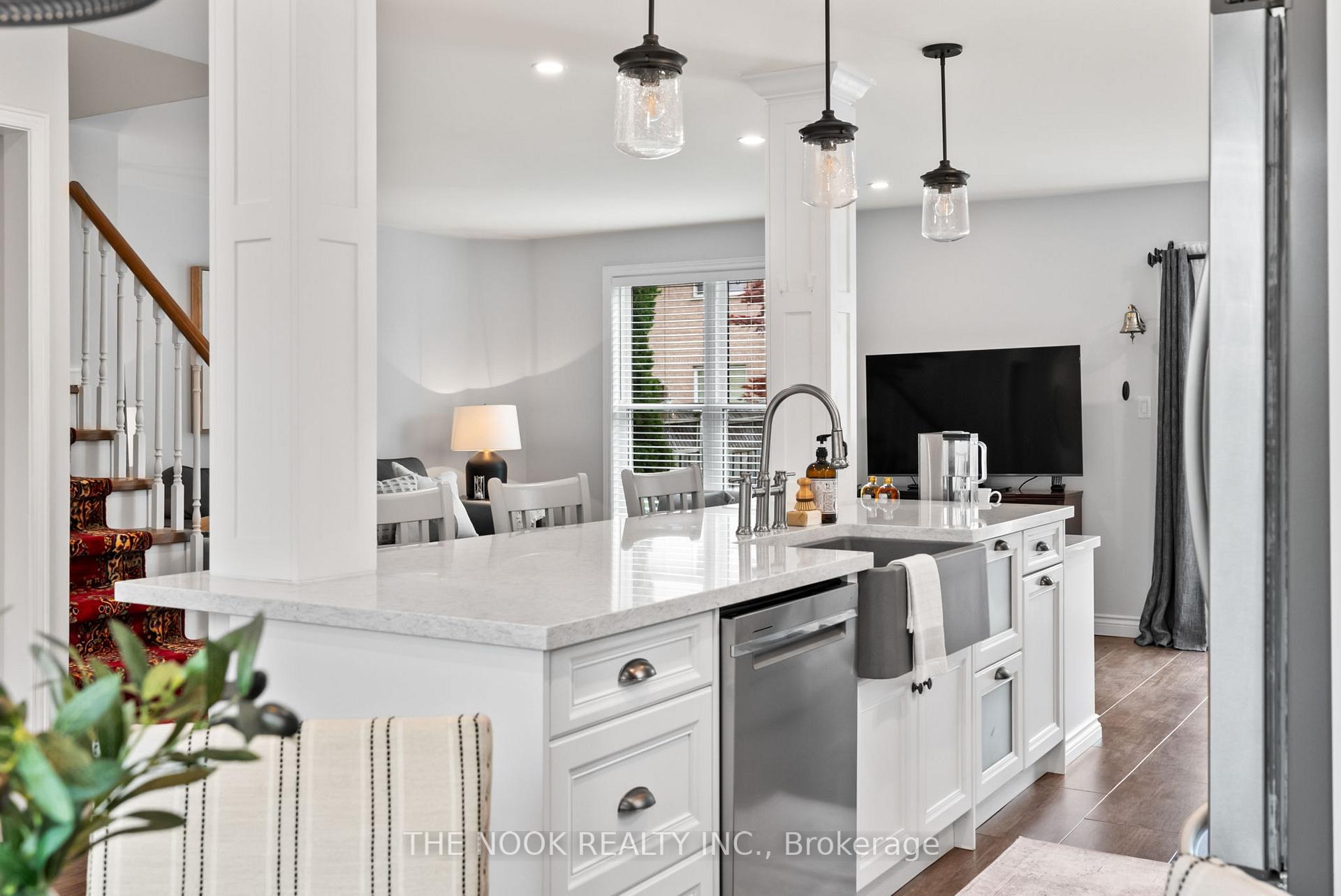 Photo 9 of 111 Avondale Drive, Clarington, Courtice — HOMEH
