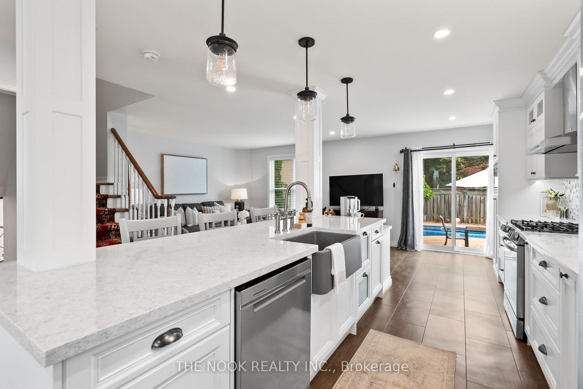 Photo 10 of 111 Avondale Drive, Clarington, Courtice — HOMEH