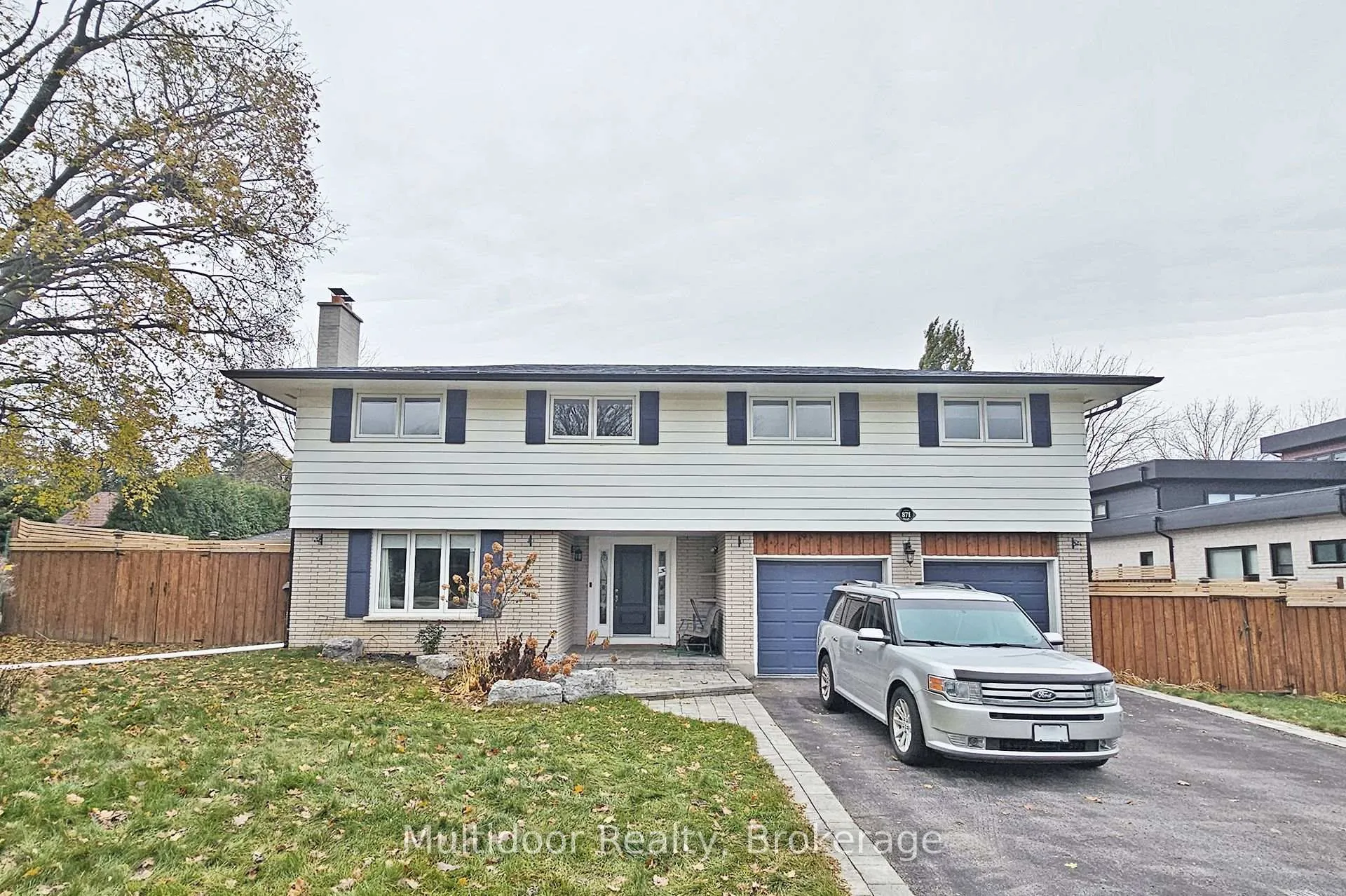 Photo 2 of 871 Swiss Heights, Oshawa, Pinecrest — HOMEH