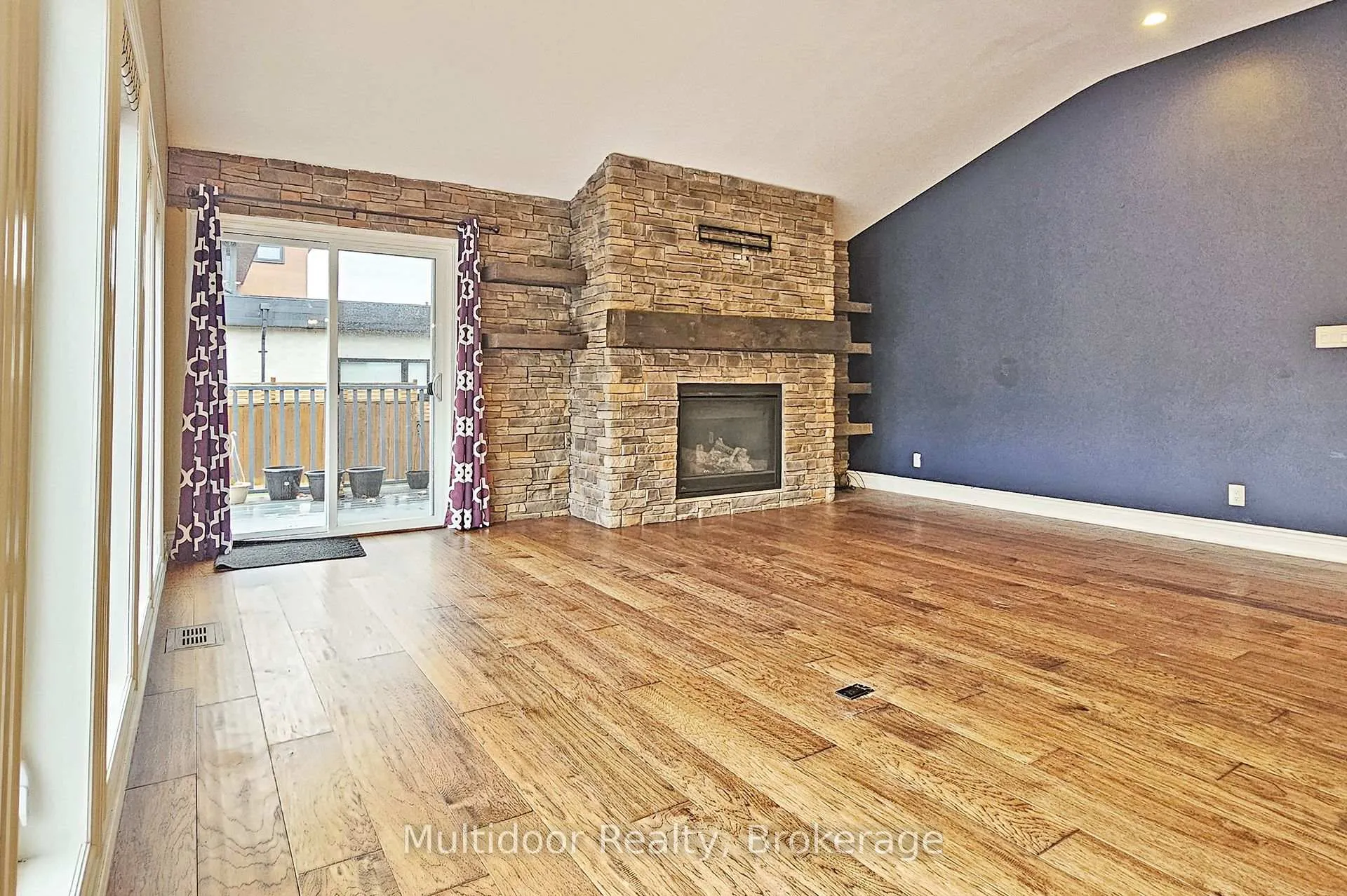 Photo 4 of 871 Swiss Heights, Oshawa, Pinecrest — HOMEH