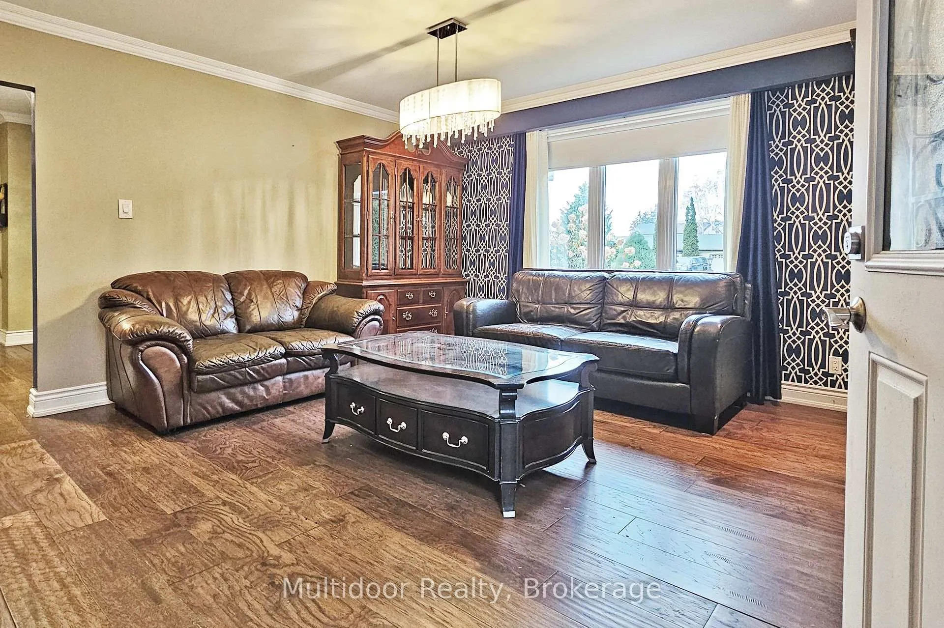 Photo 8 of 871 Swiss Heights, Oshawa, Pinecrest — HOMEH