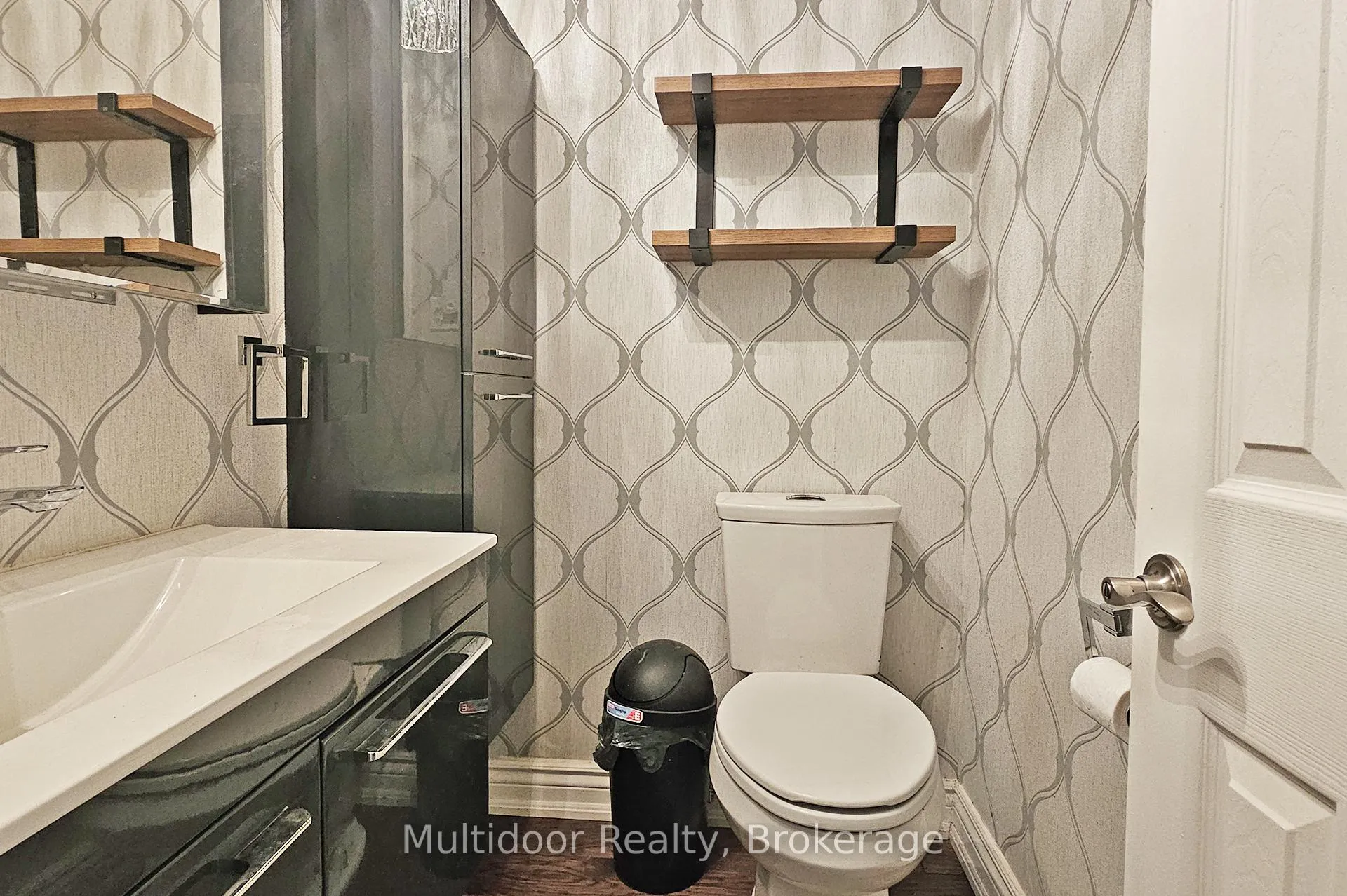 Photo 18 of 871 Swiss Heights, Oshawa, Pinecrest — HOMEH