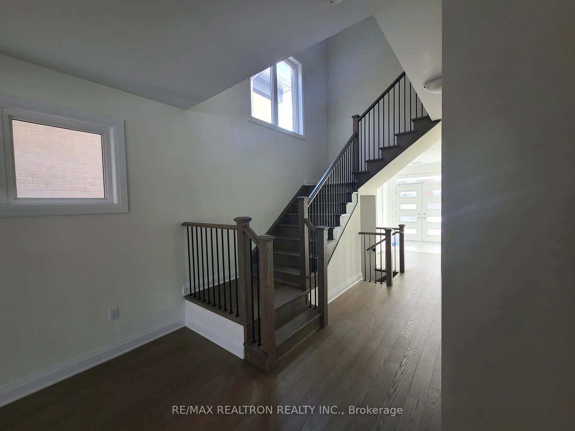 Photo 3 of 3246 Chimney Swift Crescent, Pickering, Rural Pickering — HOMEH