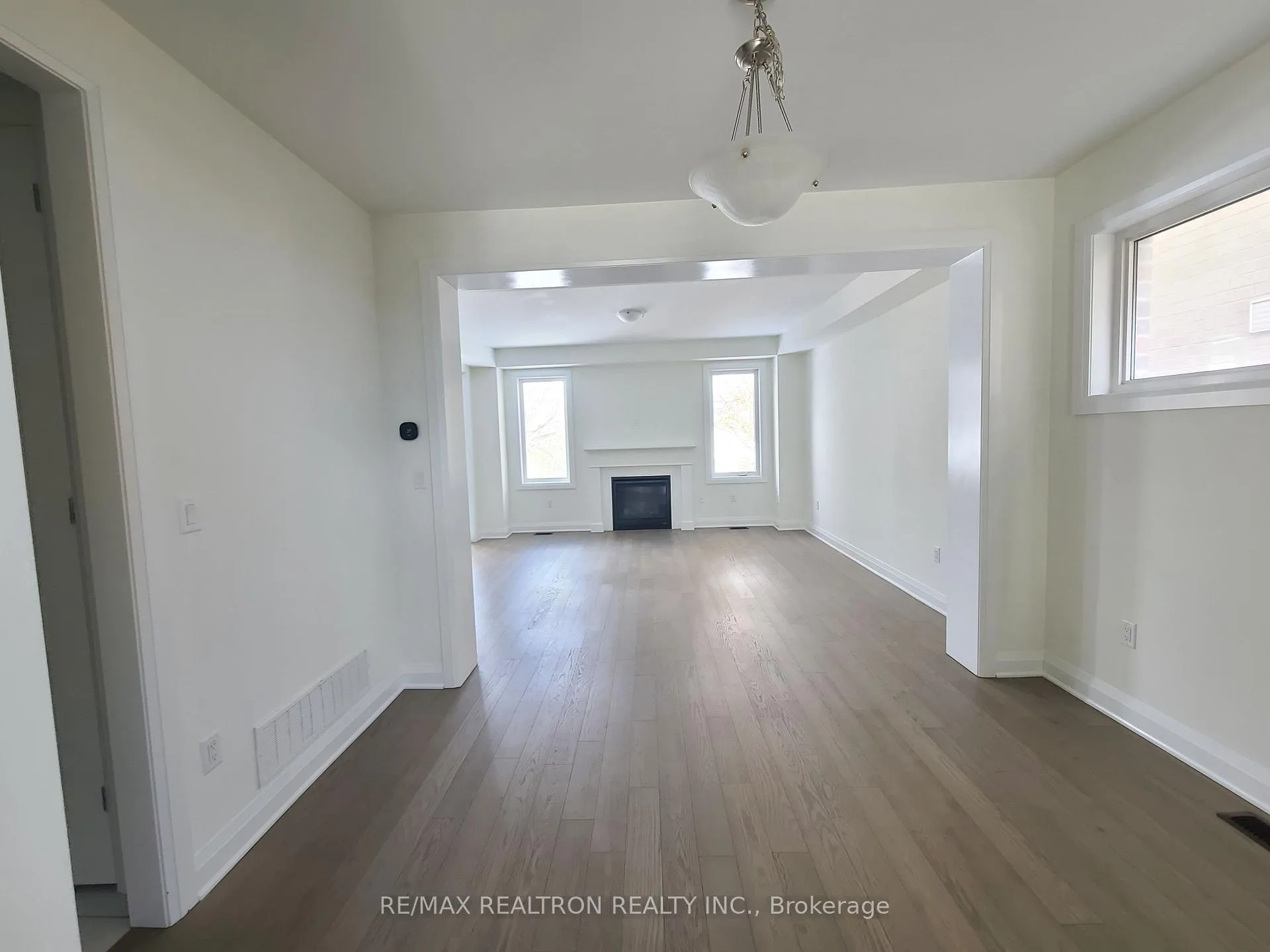 Photo 5 of 3246 Chimney Swift Crescent, Pickering, Rural Pickering — HOMEH
