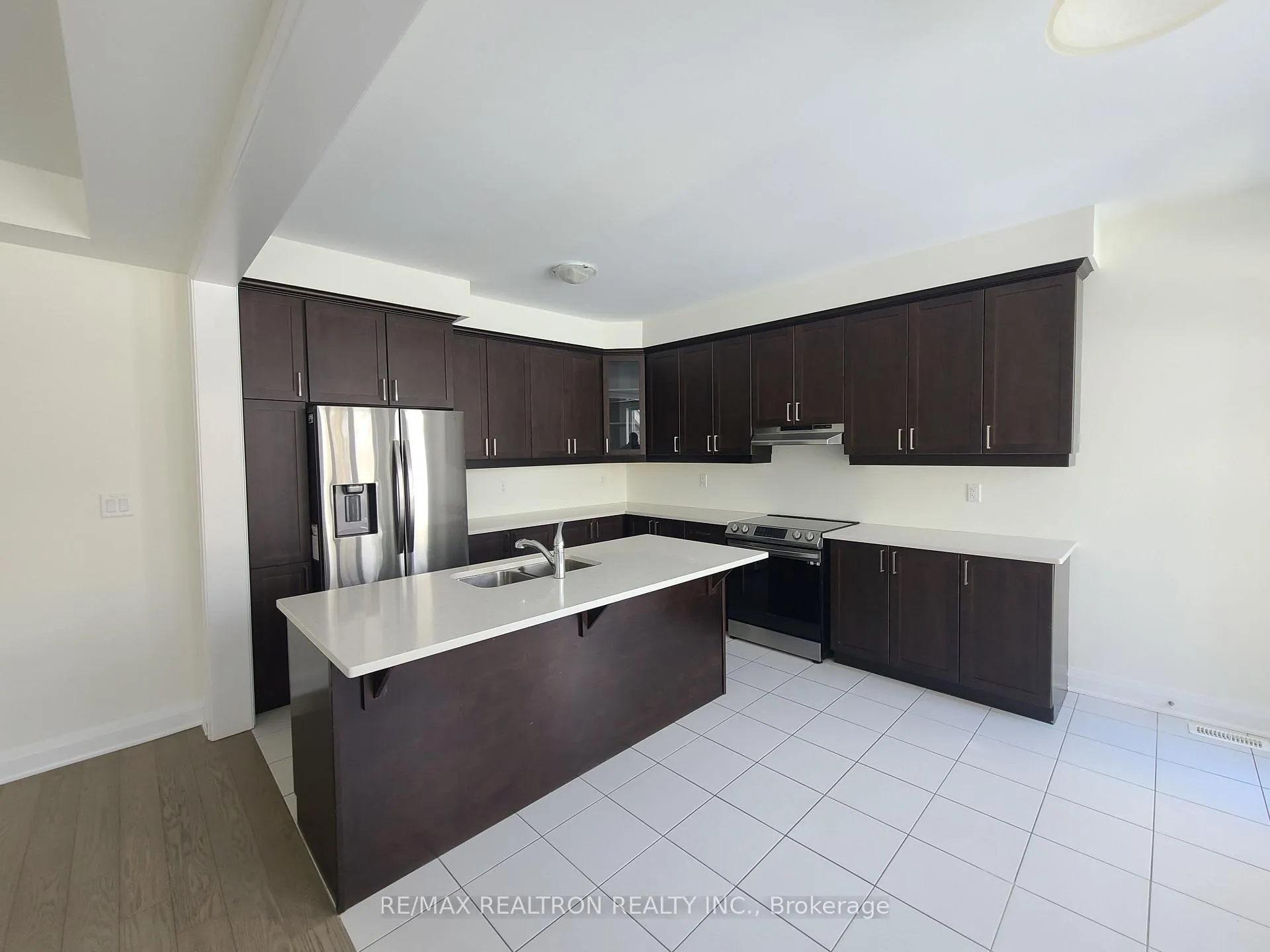 Photo 8 of 3246 Chimney Swift Crescent, Pickering, Rural Pickering — HOMEH