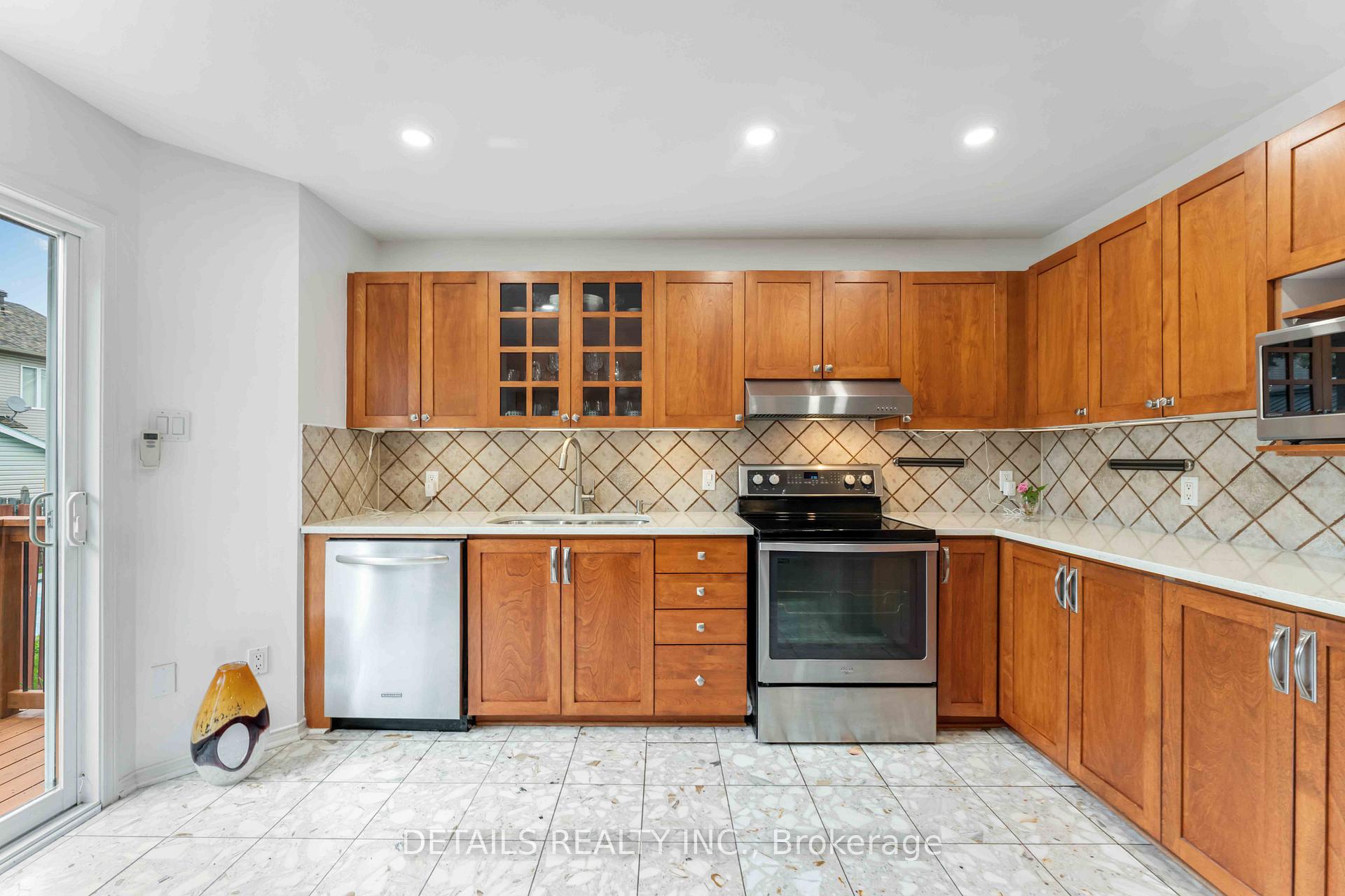 Photo 17 of 15 Daybreak Street, Ottawa, Barrhaven East — HOMEH