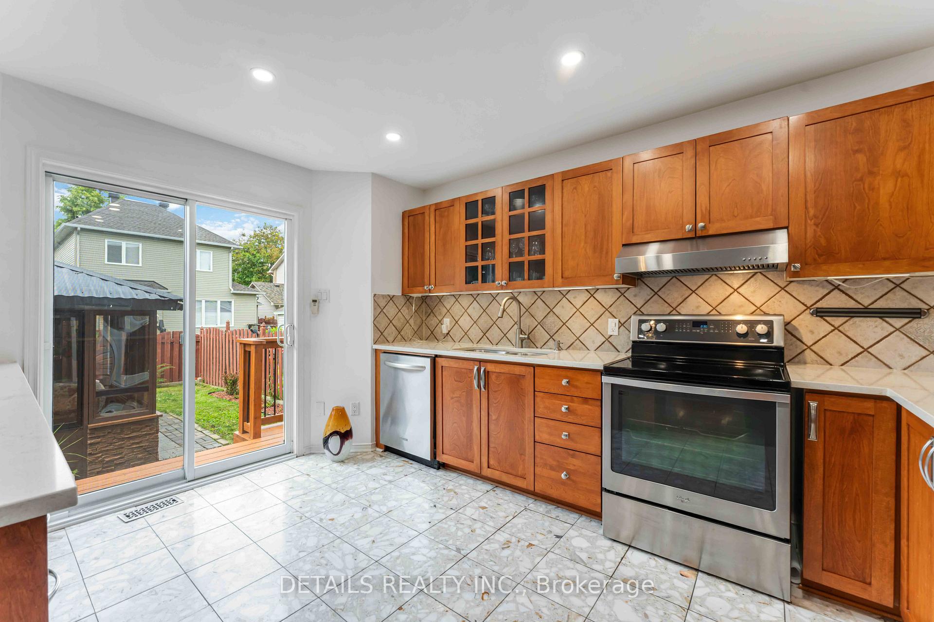 Photo 18 of 15 Daybreak Street, Ottawa, Barrhaven East — HOMEH
