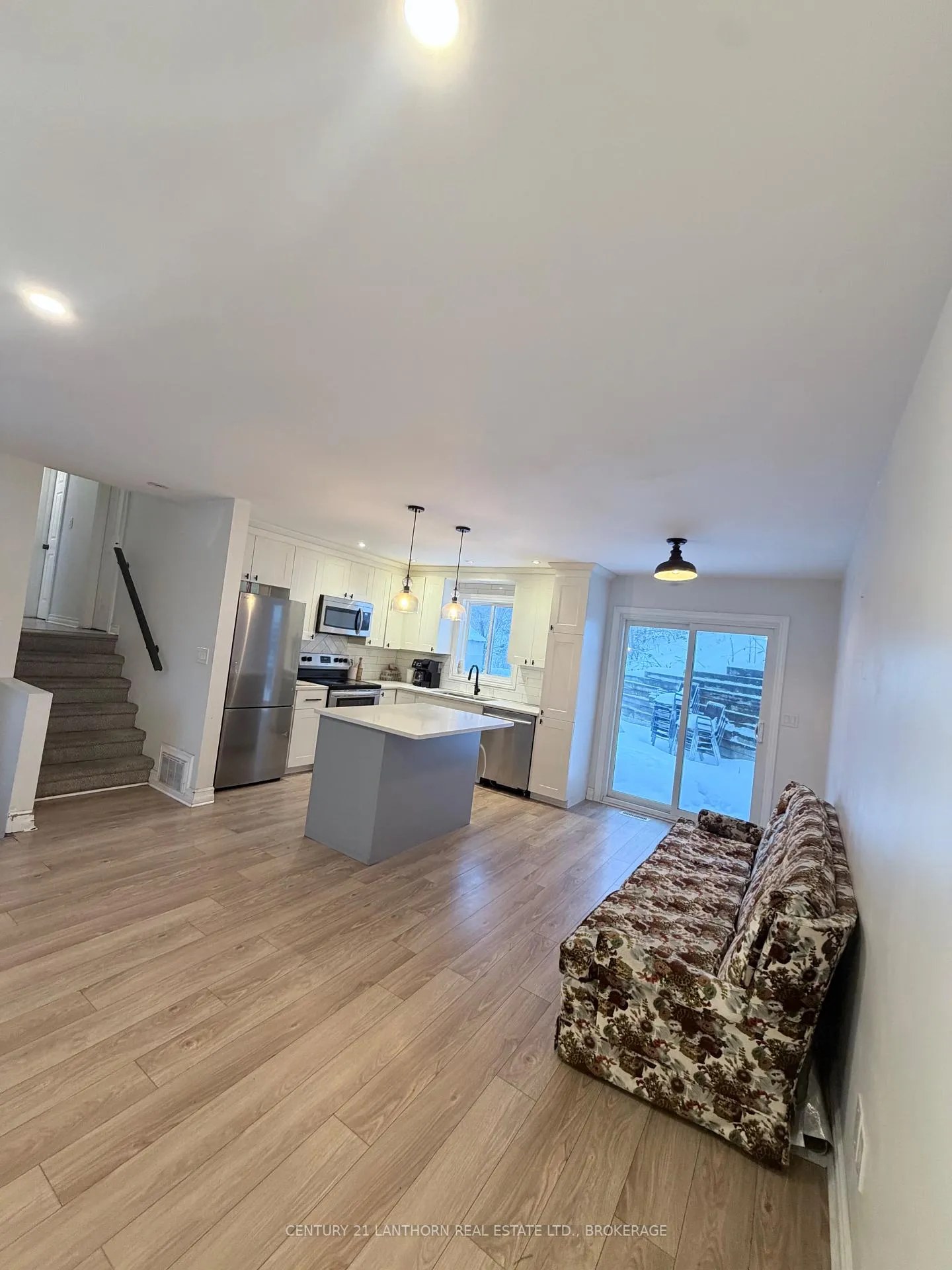 Photo 3 of 252 Cannifton Road N, Belleville, Thurlow Ward — HOMEH