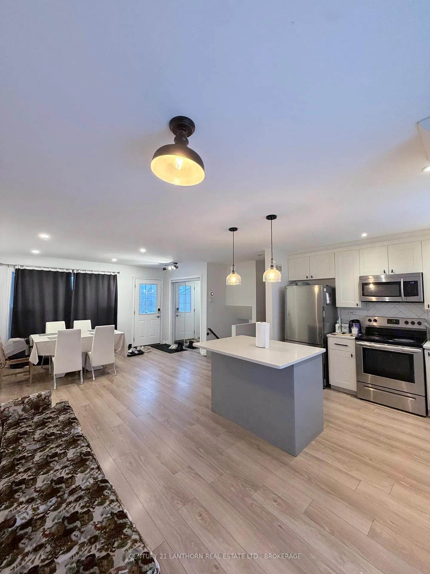 Photo 4 of 252 Cannifton Road N, Belleville, Thurlow Ward — HOMEH