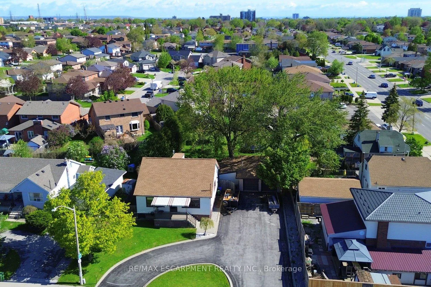 Photo 3 of 647 Limeridge Road E, Hamilton, Thorner — HOMEH