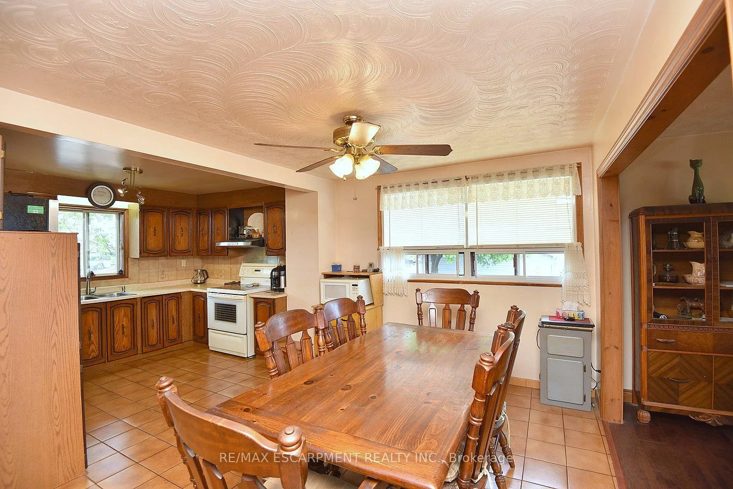 Photo 8 of 647 Limeridge Road E, Hamilton, Thorner — HOMEH