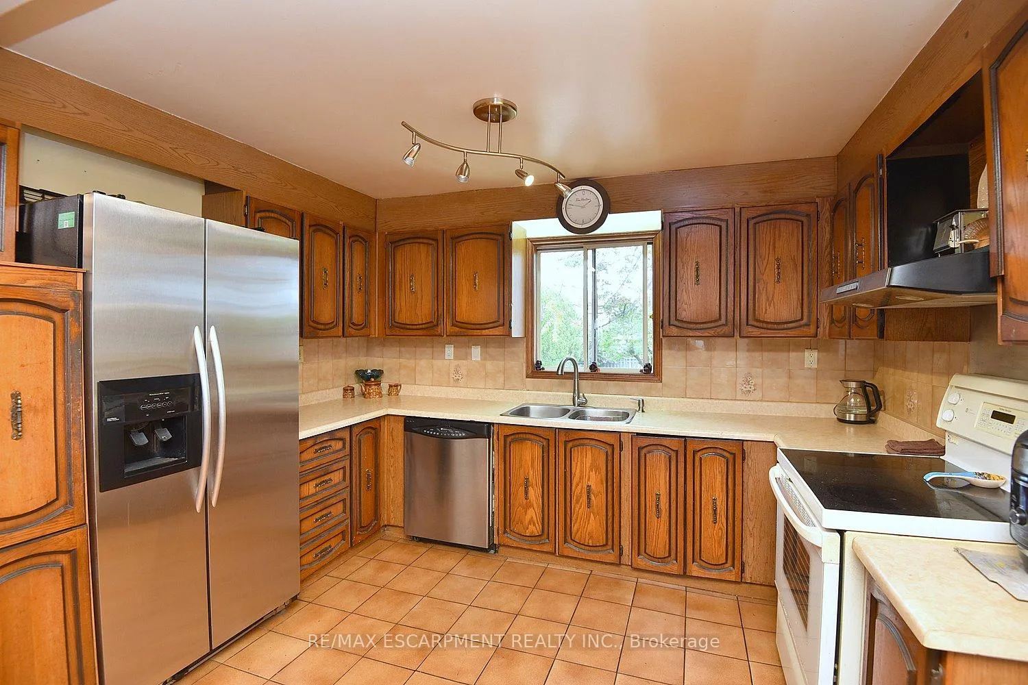 Photo 9 of 647 Limeridge Road E, Hamilton, Thorner — HOMEH