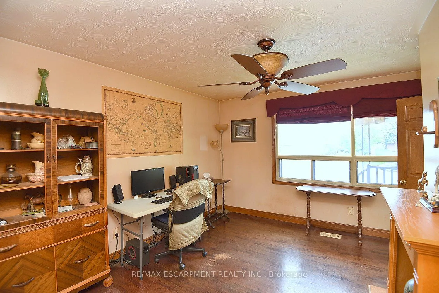 Photo 12 of 647 Limeridge Road E, Hamilton, Thorner — HOMEH