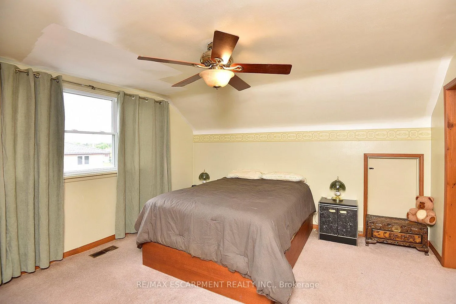 Photo 14 of 647 Limeridge Road E, Hamilton, Thorner — HOMEH
