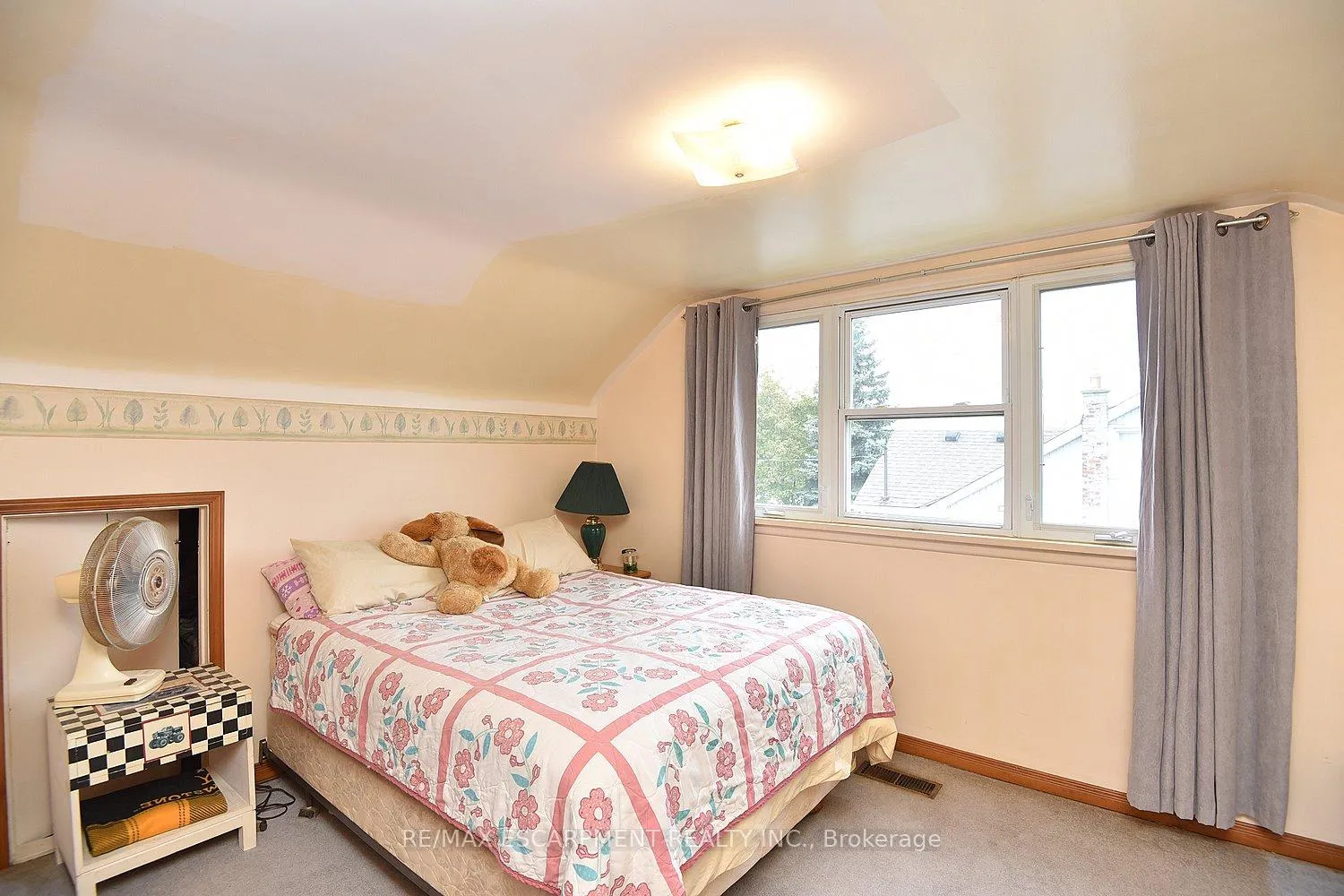 Photo 15 of 647 Limeridge Road E, Hamilton, Thorner — HOMEH