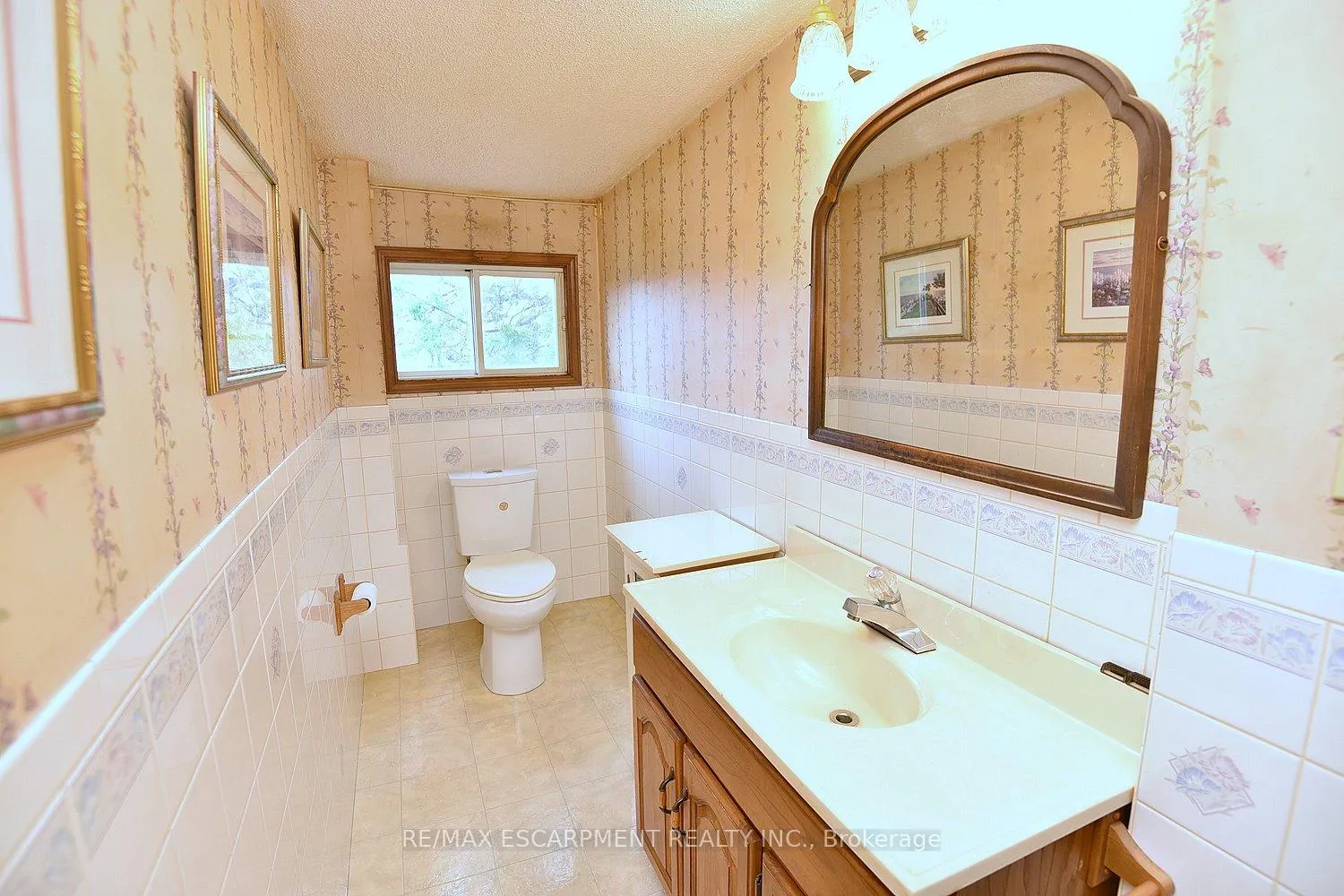 Photo 16 of 647 Limeridge Road E, Hamilton, Thorner — HOMEH