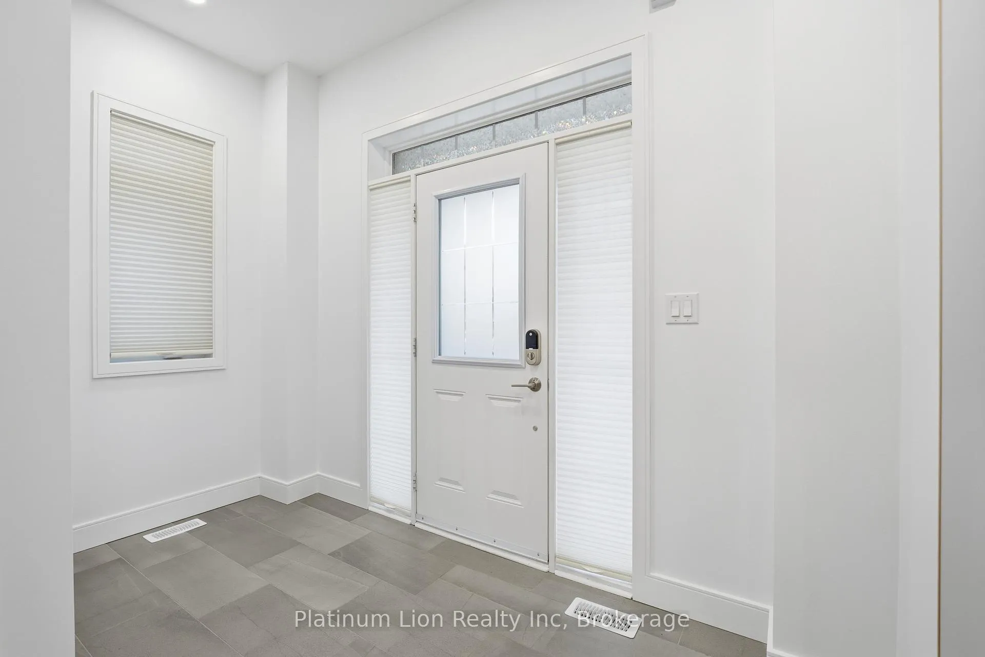 Photo 3 of 87 Mcknight Avenue, Hamilton, Waterdown — HOMEH