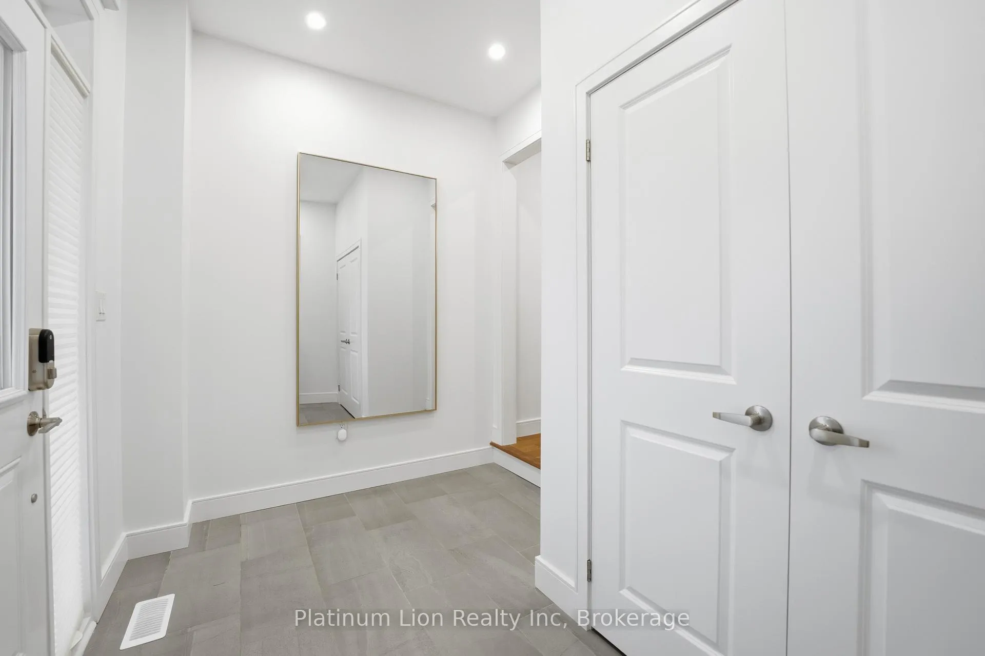 Photo 4 of 87 Mcknight Avenue, Hamilton, Waterdown — HOMEH