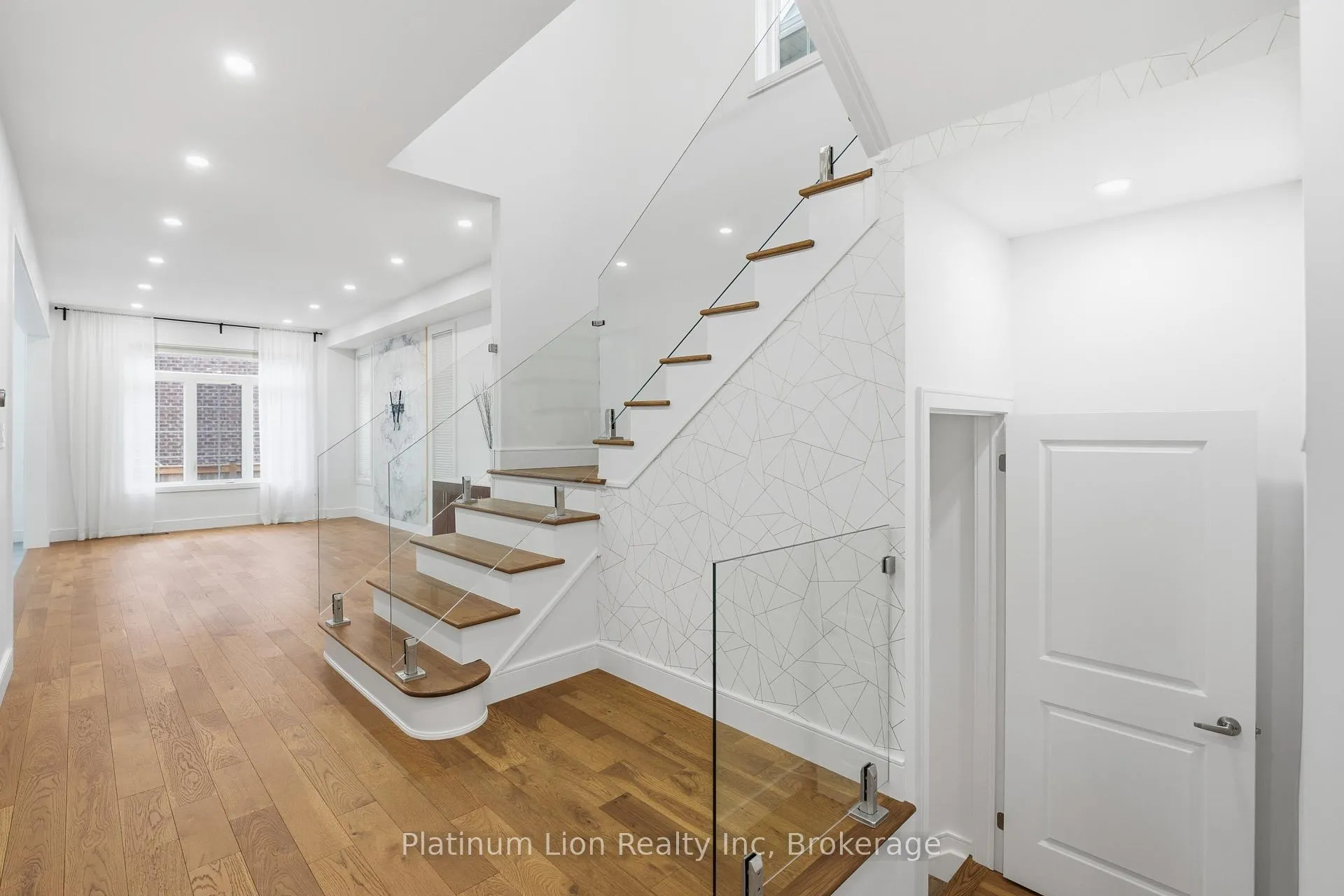 Photo 7 of 87 Mcknight Avenue, Hamilton, Waterdown — HOMEH